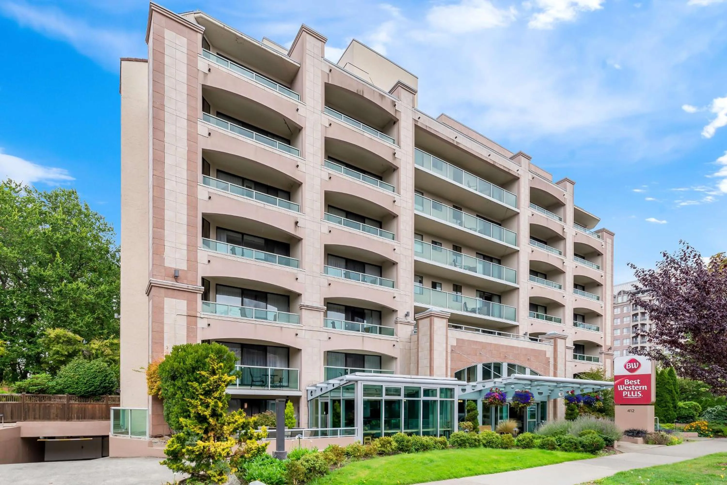 Property building in Best Western PLUS Inner Harbour Hotel