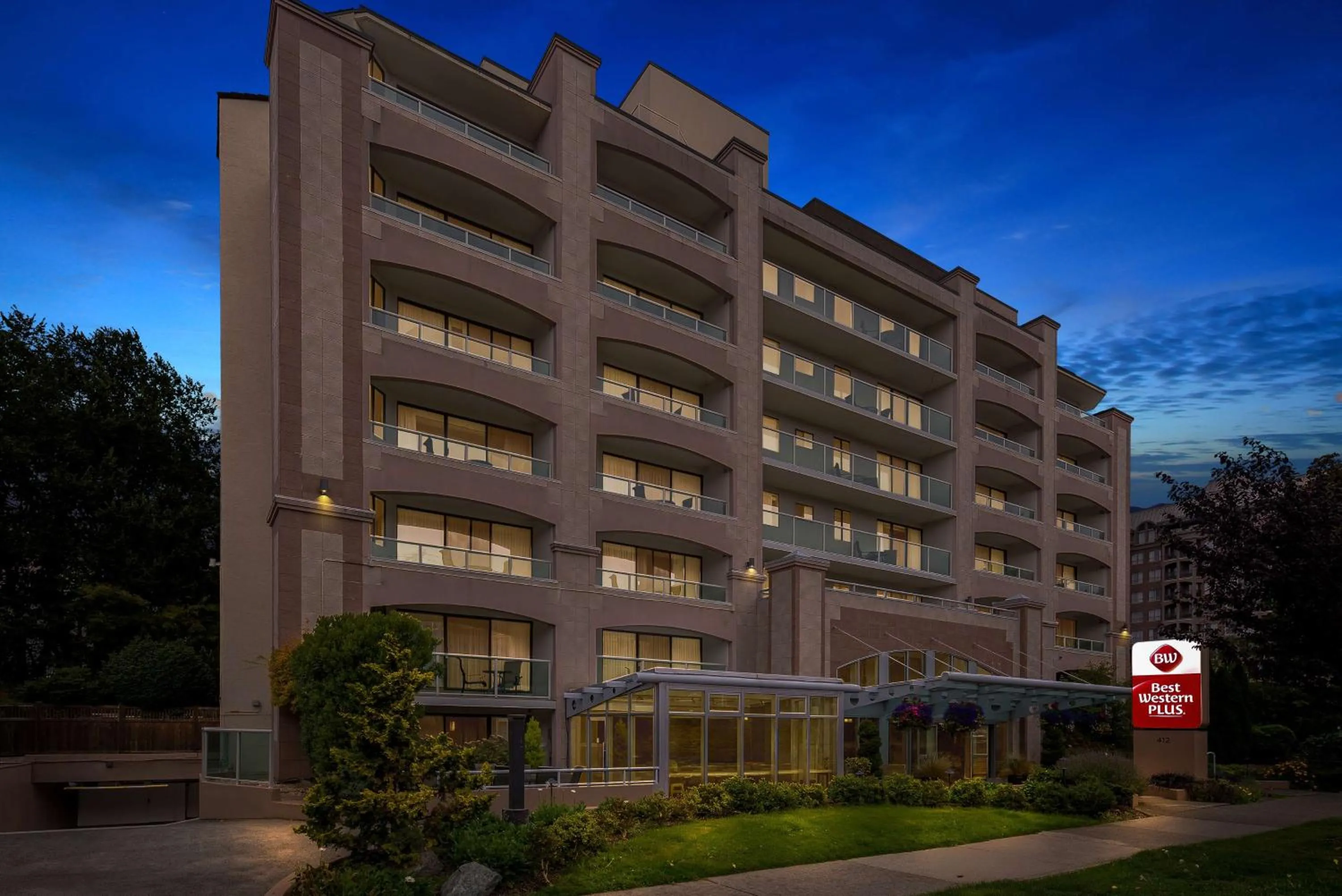 Property building in Best Western PLUS Inner Harbour Hotel