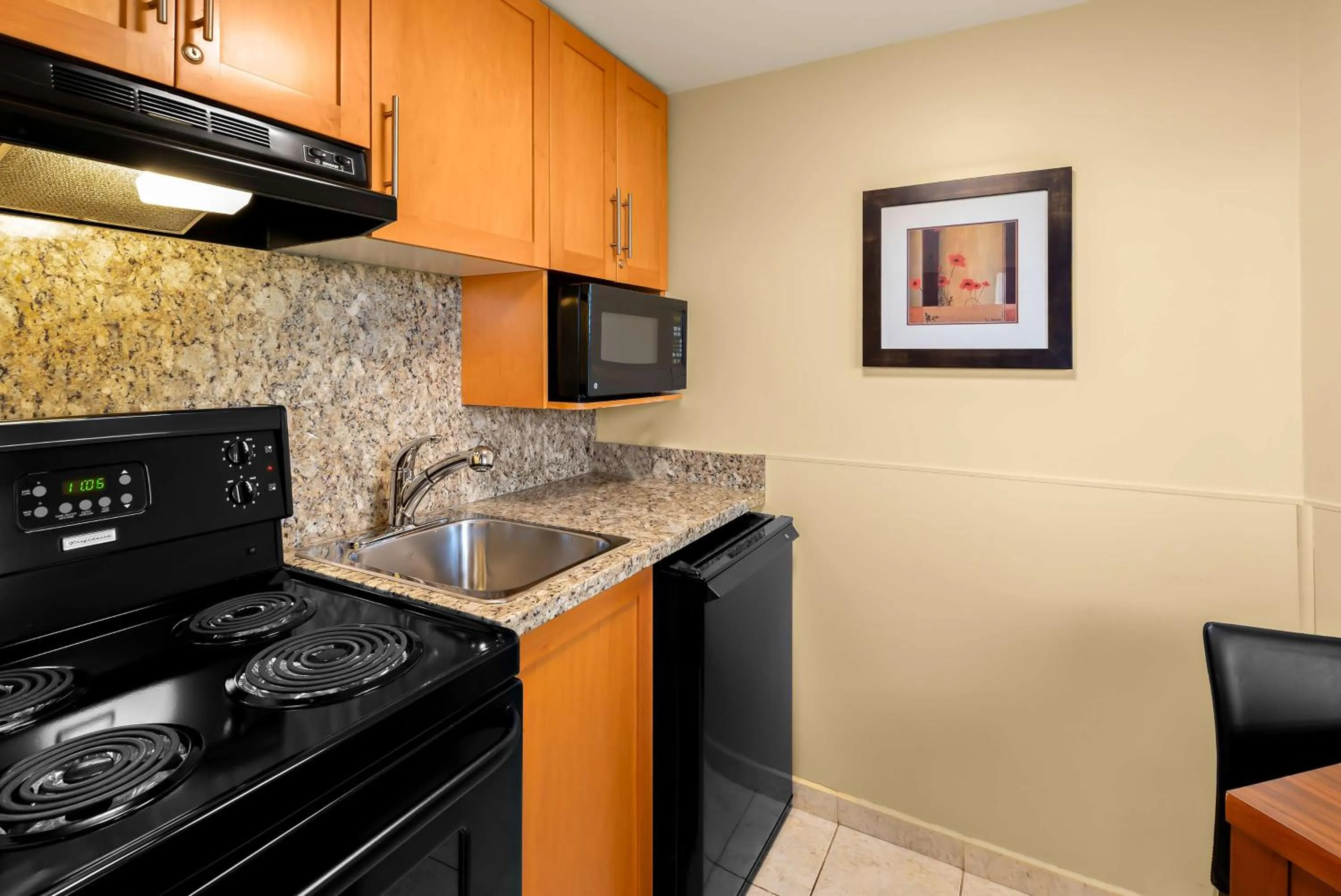 Bedroom in Best Western PLUS Inner Harbour Hotel