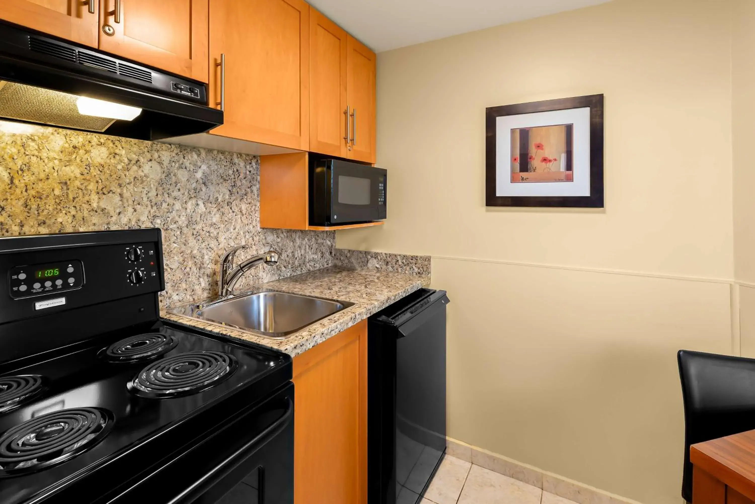 Queen Room with Two Queen Beds with Balcony - Non-smoking in Best Western PLUS Inner Harbour Hotel Queen Room with Two Queen Beds with Balcony - Non-smoking in Best Western PLUS Inner Harbour Hotel