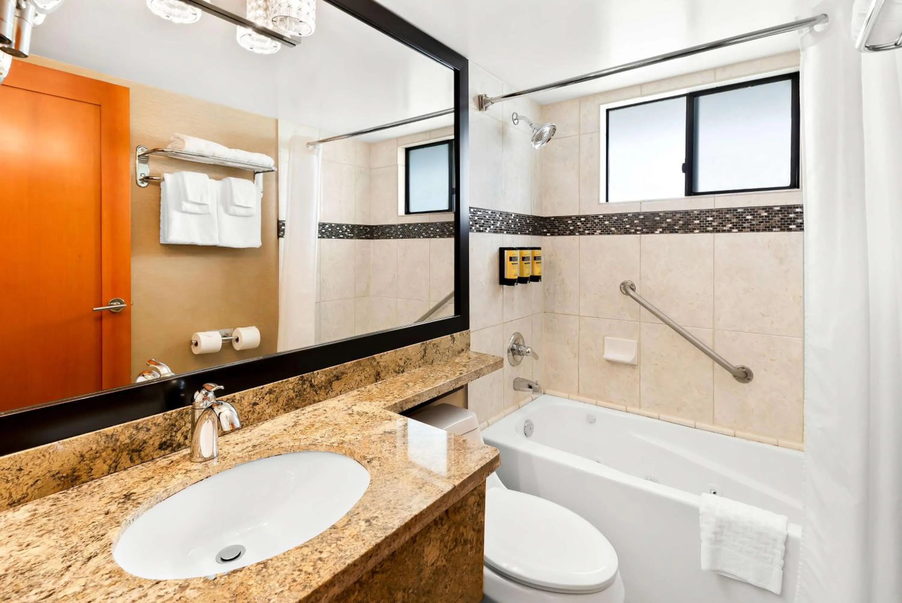 Bathroom in Best Western PLUS Inner Harbour Hotel