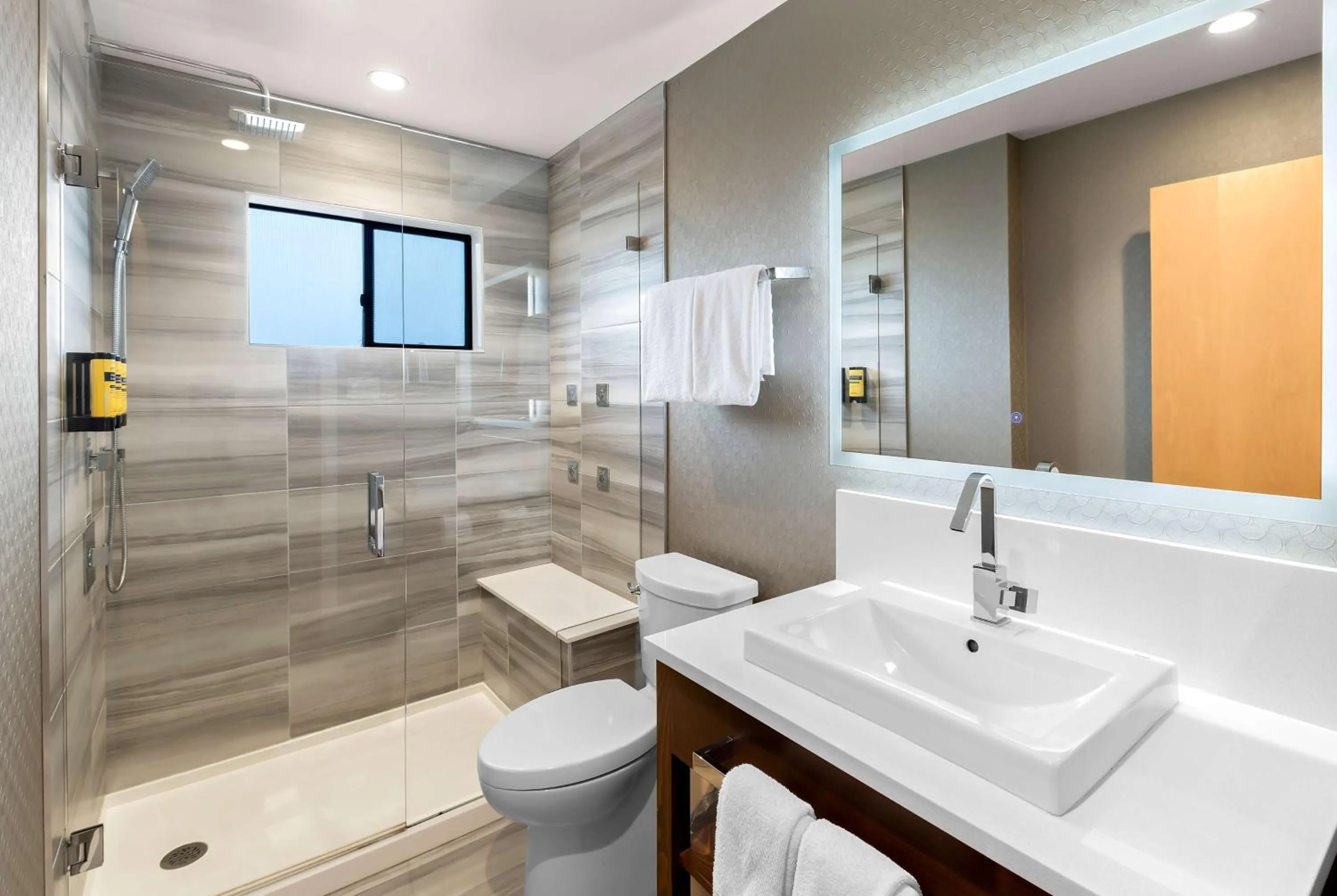 Bathroom in Best Western PLUS Inner Harbour Hotel