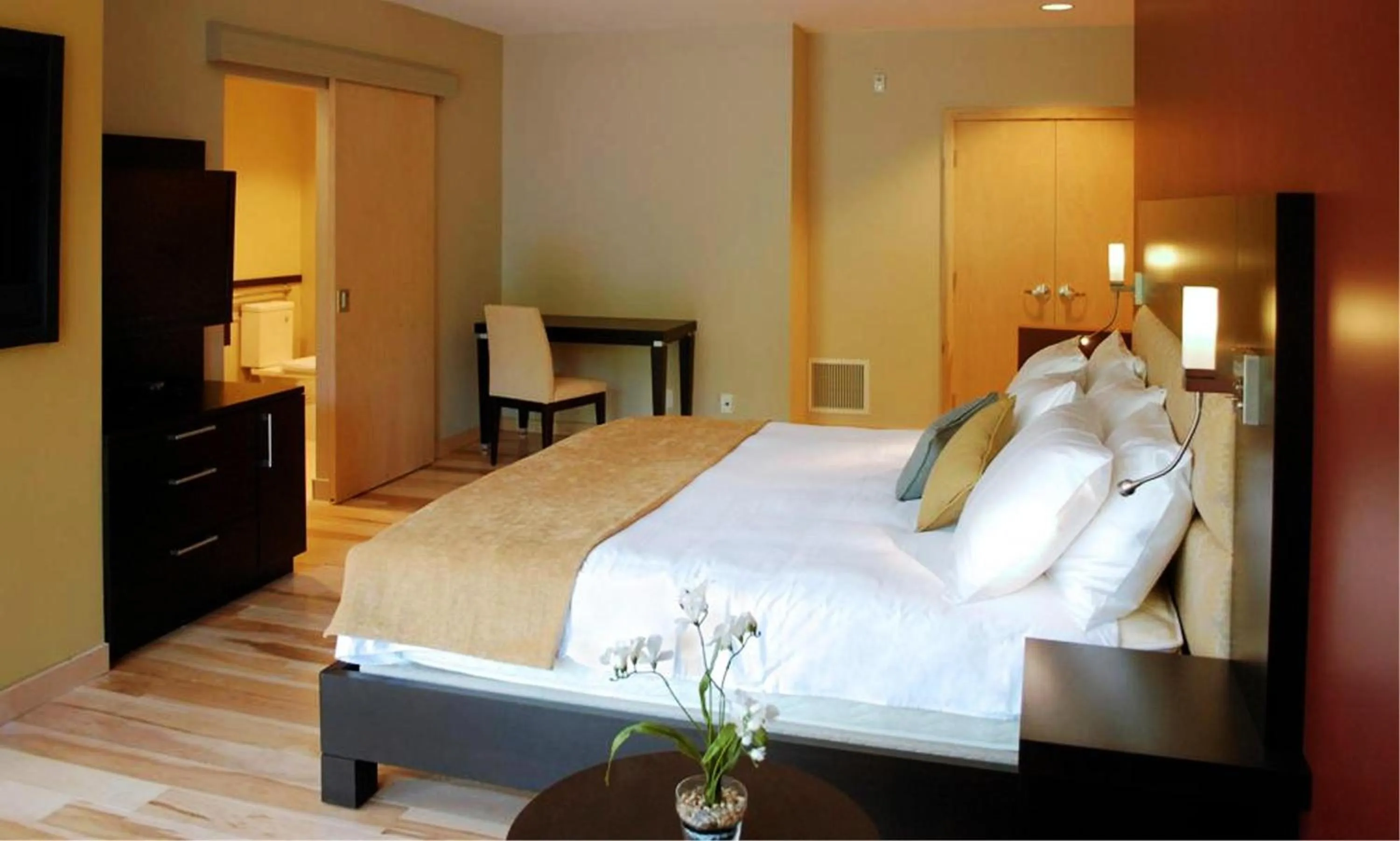 Photo of the whole room, Bed in Moulin Wakefield Mill Hotel & Spa