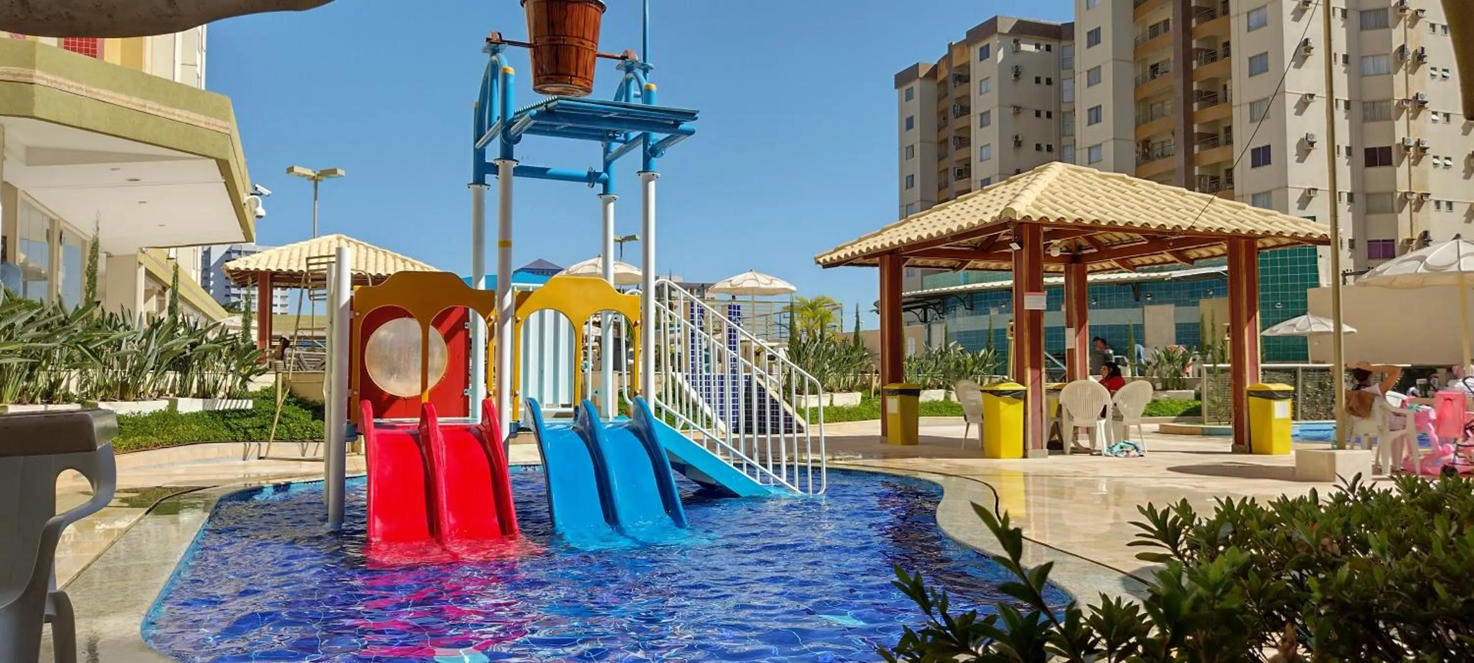 children in Prive das Thermas I Caldas Novas - ACHEI FERIAS - com roupa de cama