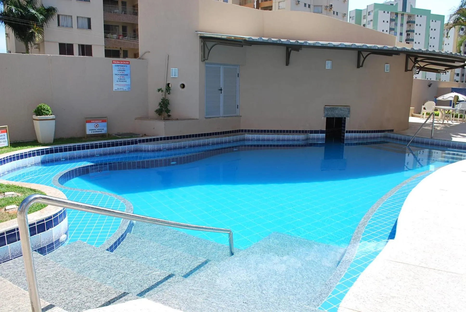 Swimming pool in Prive das Thermas I Caldas Novas - ACHEI FERIAS - com roupa de cama
