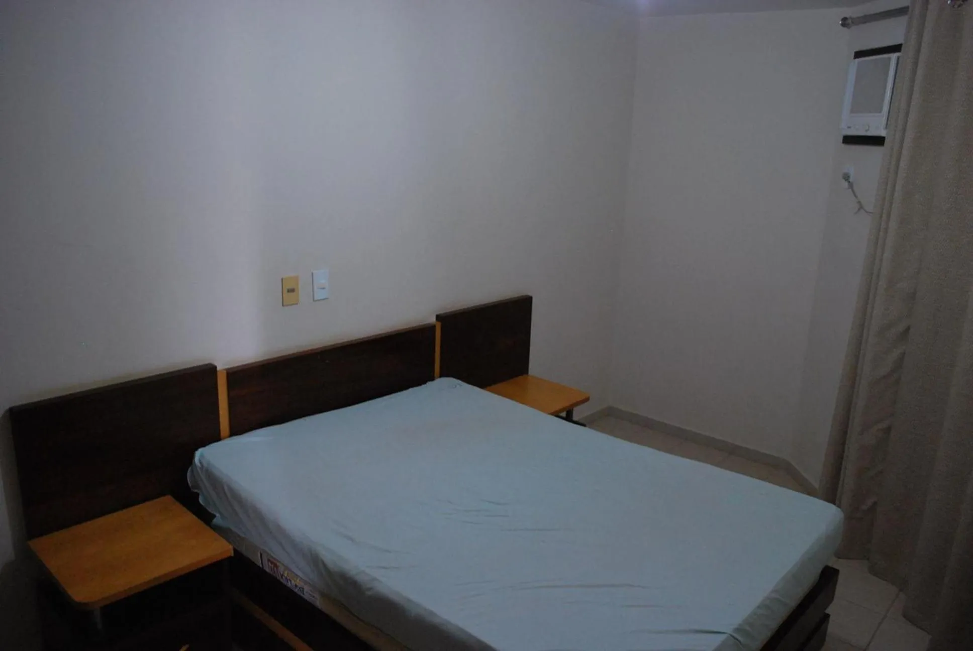 Photo of the whole room in Prive das Thermas I Caldas Novas - ACHEI FERIAS - com roupa de cama