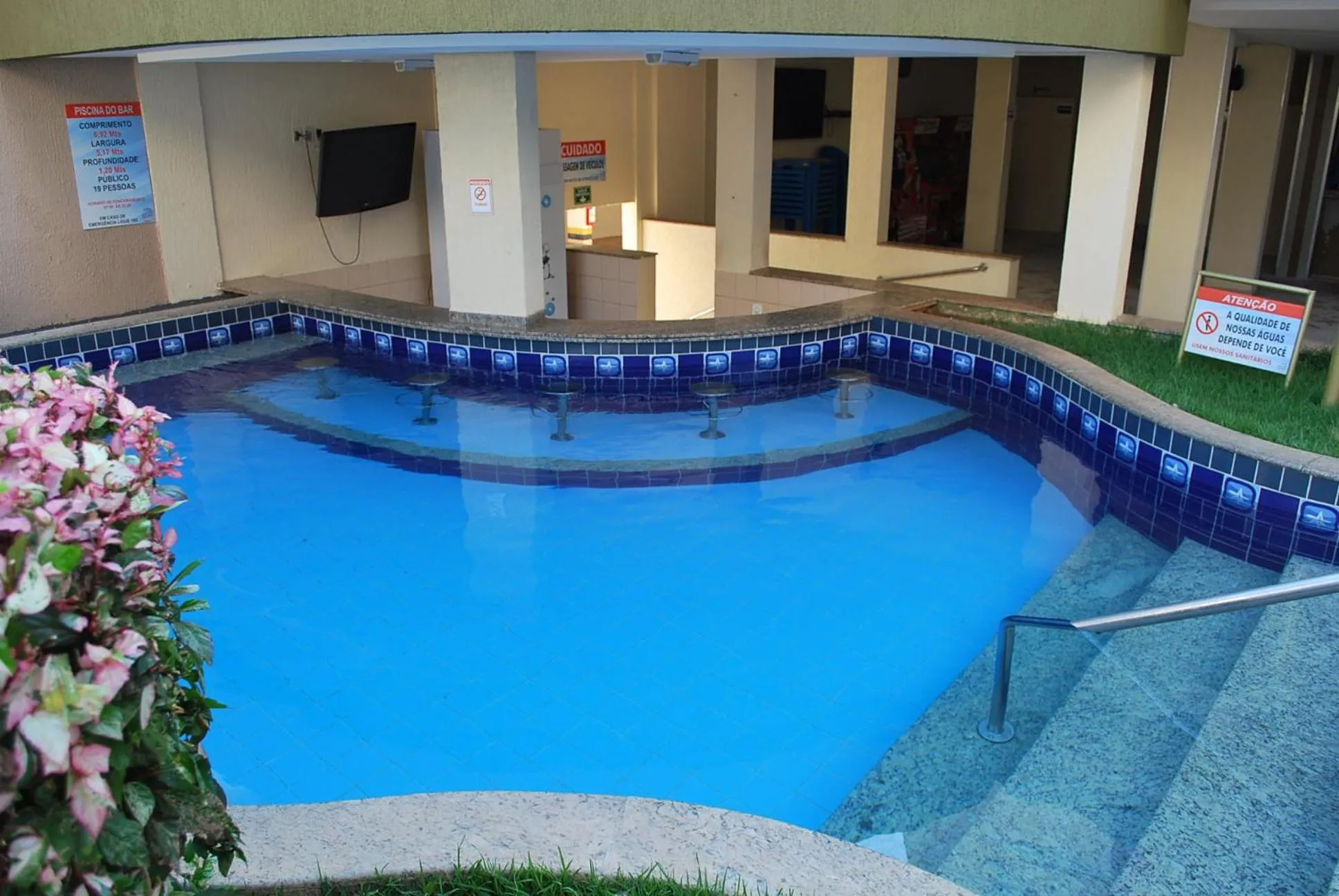 Pool view in Prive das Thermas I Caldas Novas - ACHEI FERIAS - com roupa de cama