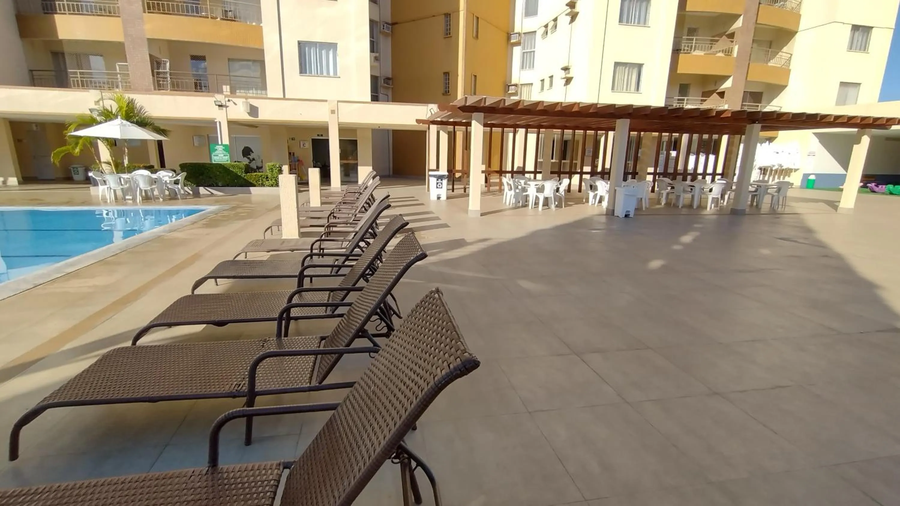 sunbed in Prive das Thermas II Caldas Novas - ACHEI FERIAS - Com Roupa de Cama