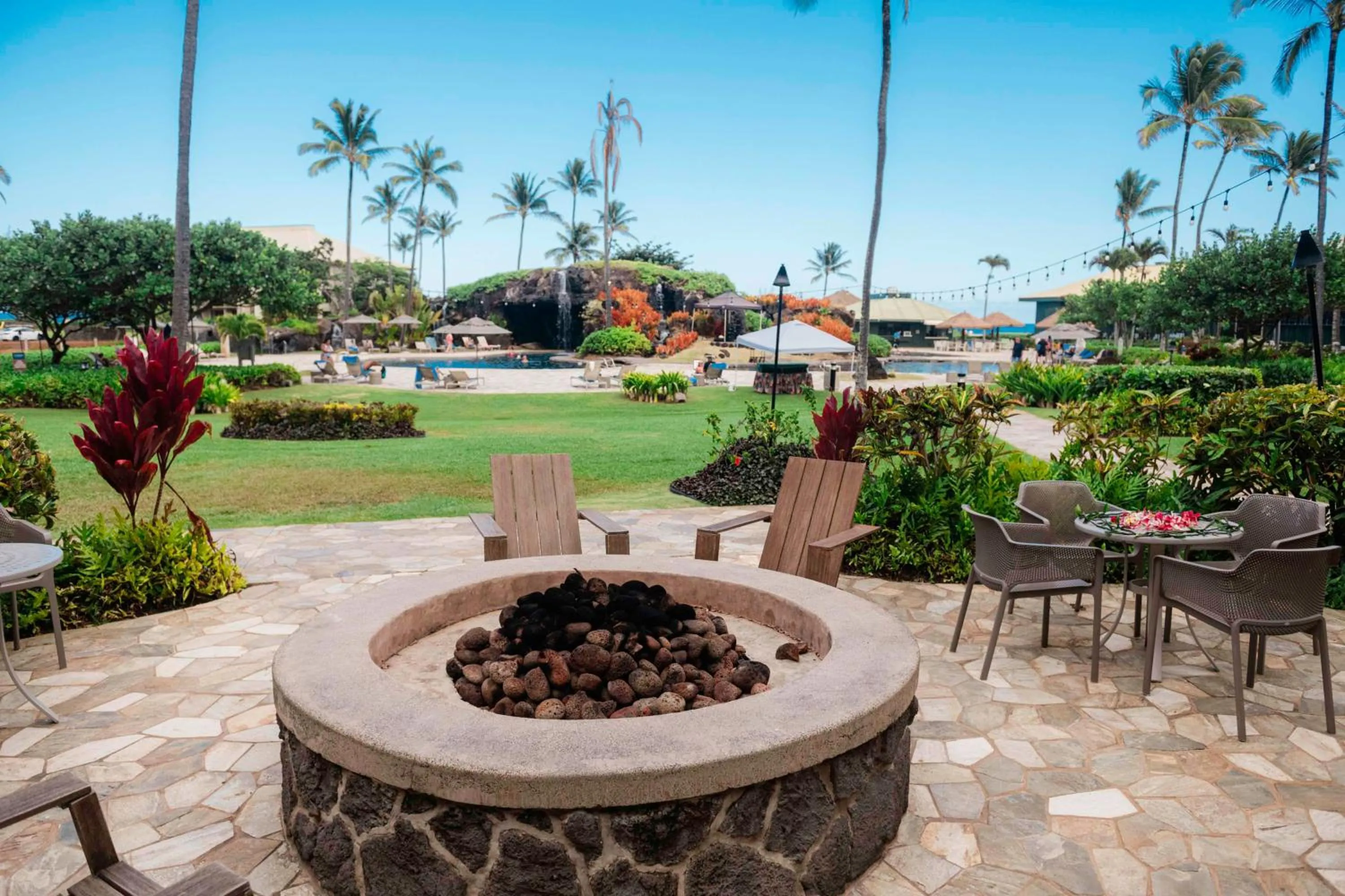 Lounge or bar in OUTRIGGER Kaua'i Beach Resort & Spa