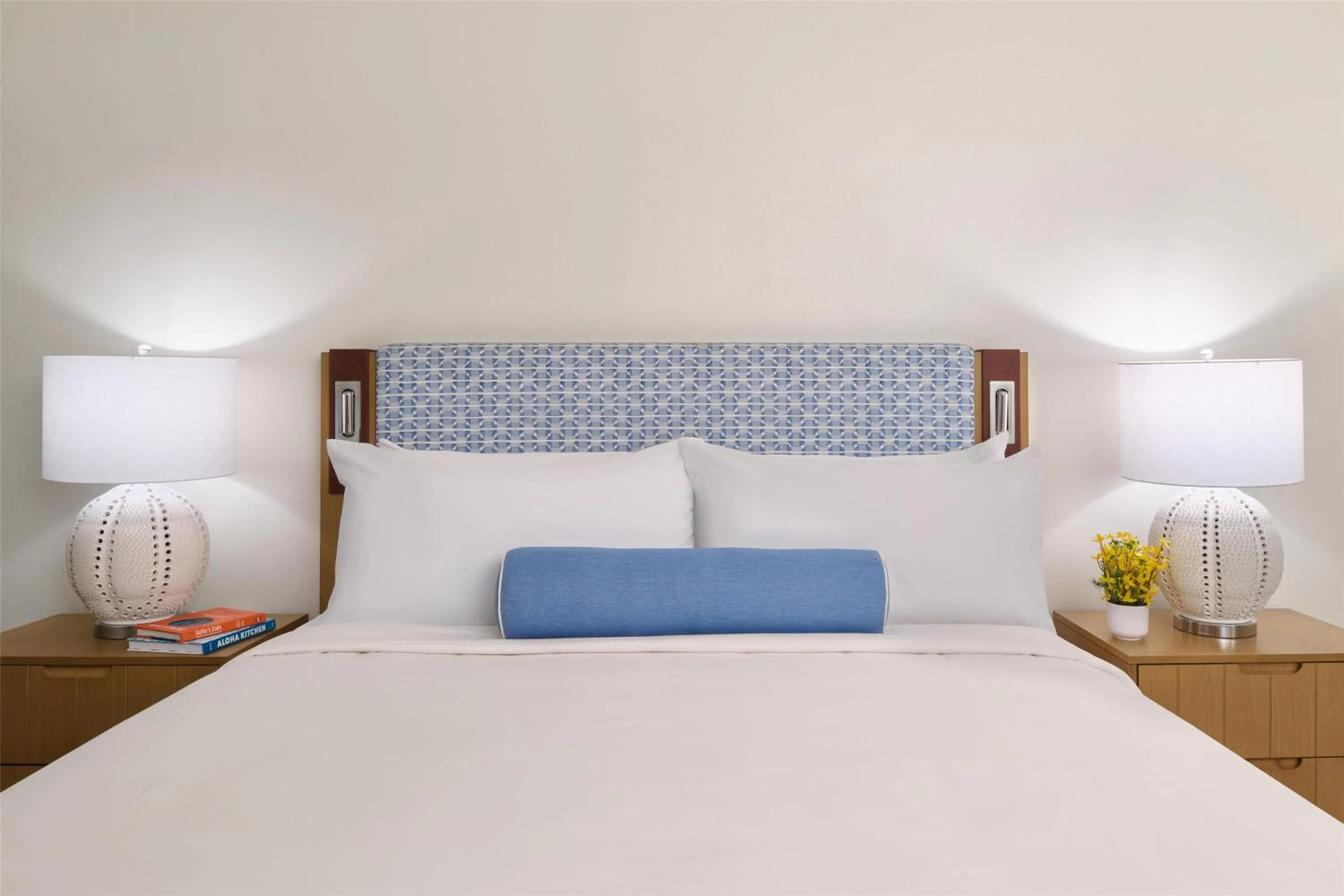 Bedroom, Bed in OUTRIGGER Kaua'i Beach Resort & Spa