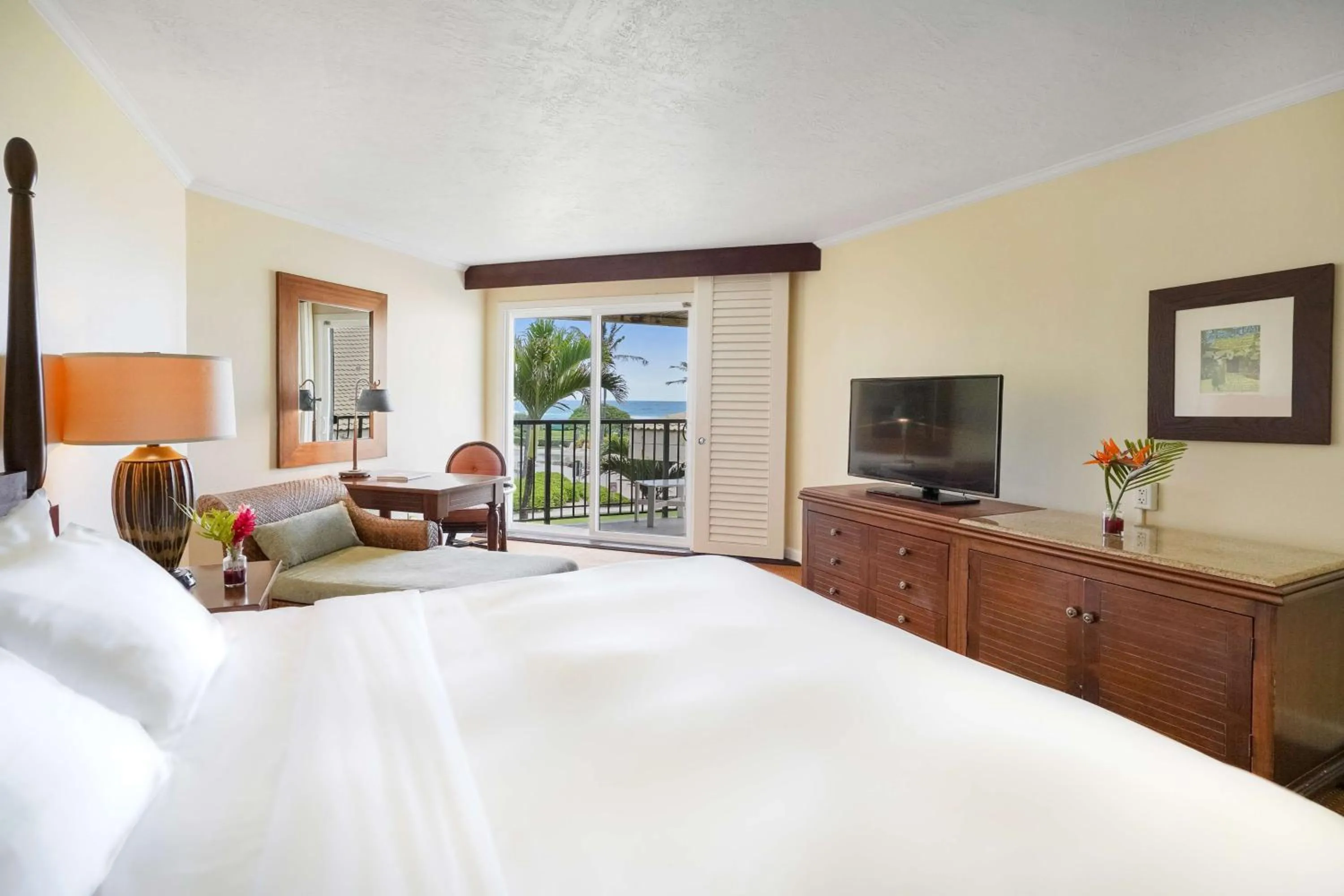 Bedroom, Bed in OUTRIGGER Kaua'i Beach Resort & Spa