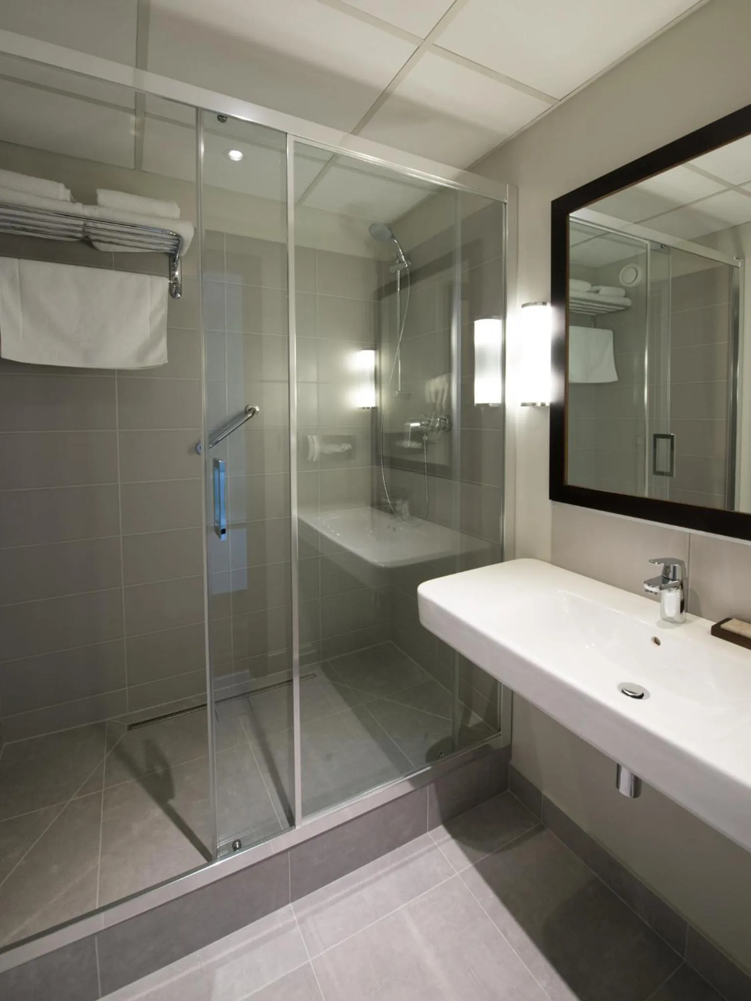 Bathroom in Omega Hotel