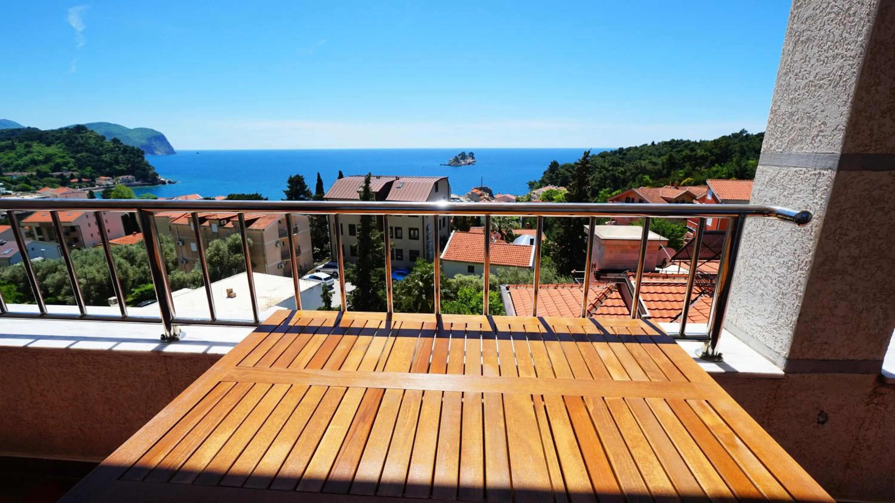 Superior Family One-Bedroom Apartment with Terrace and Sea View in Medin Apartments BluVista