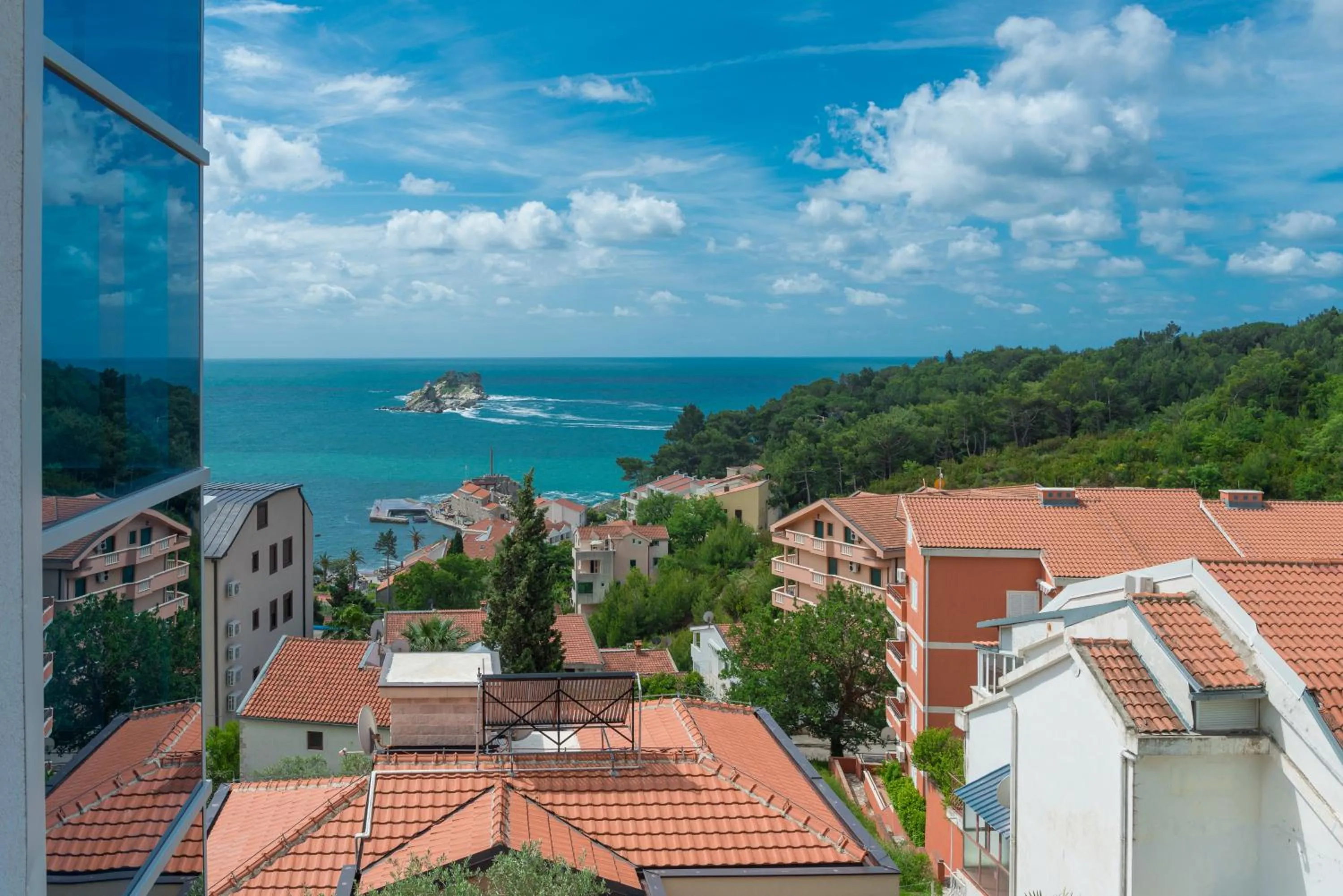 Superior Studio with Balcony and Sea View in Medin Apartments BluVista