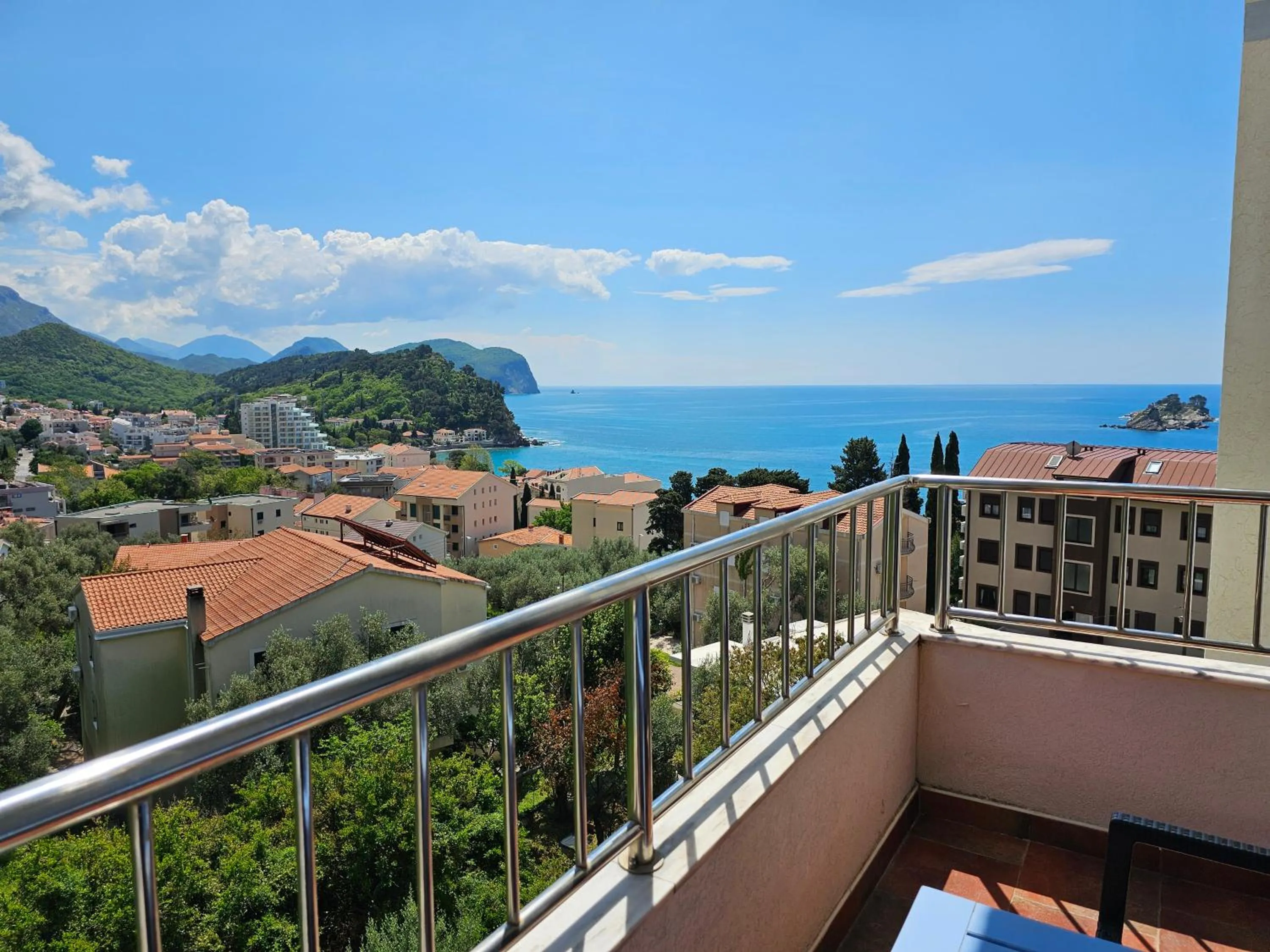 Studio Apartment with Balcony and Sea View in Medin Apartments BluVista