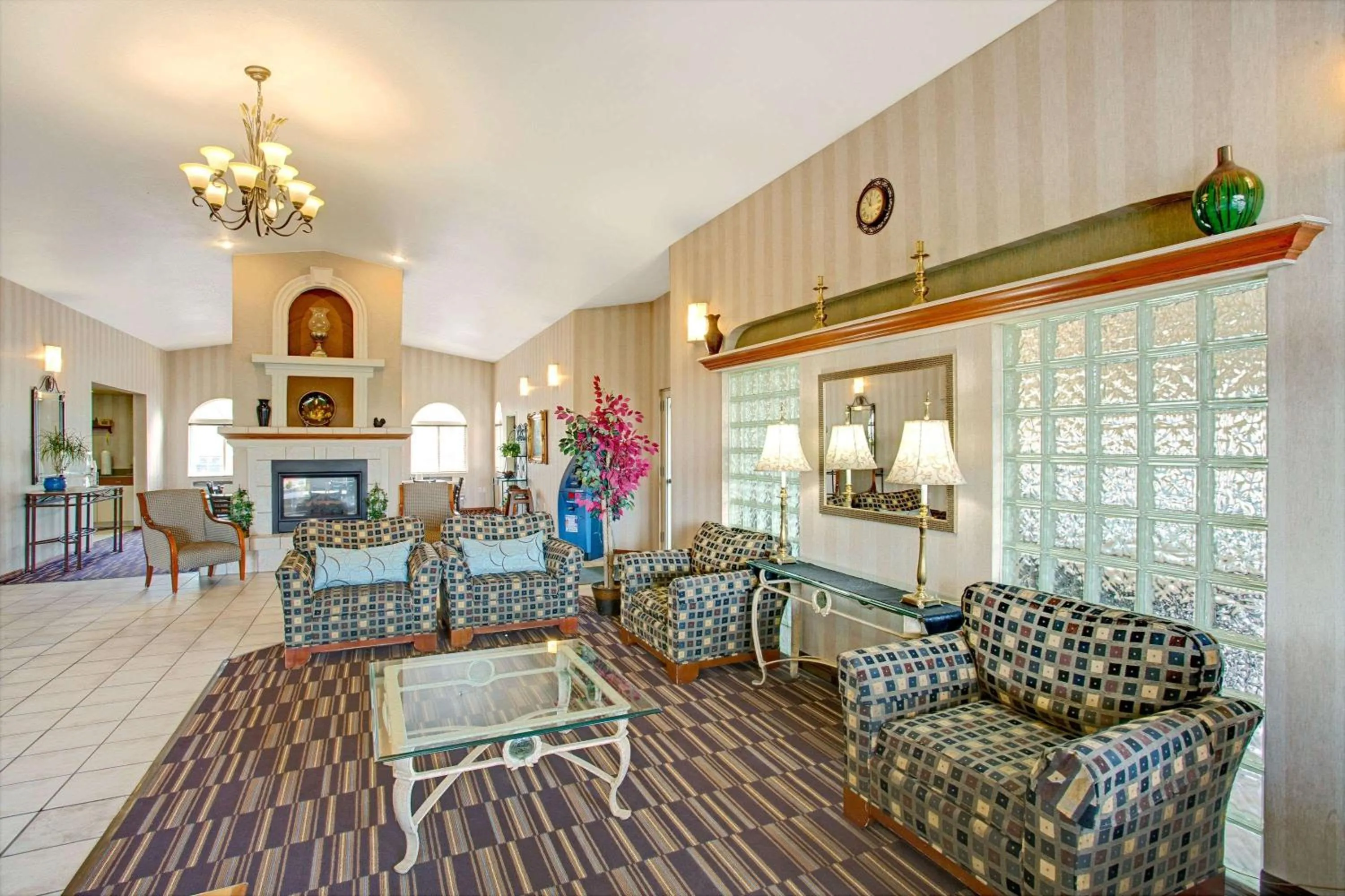 Lobby or reception in Royal Inn Airport Salt Lake City