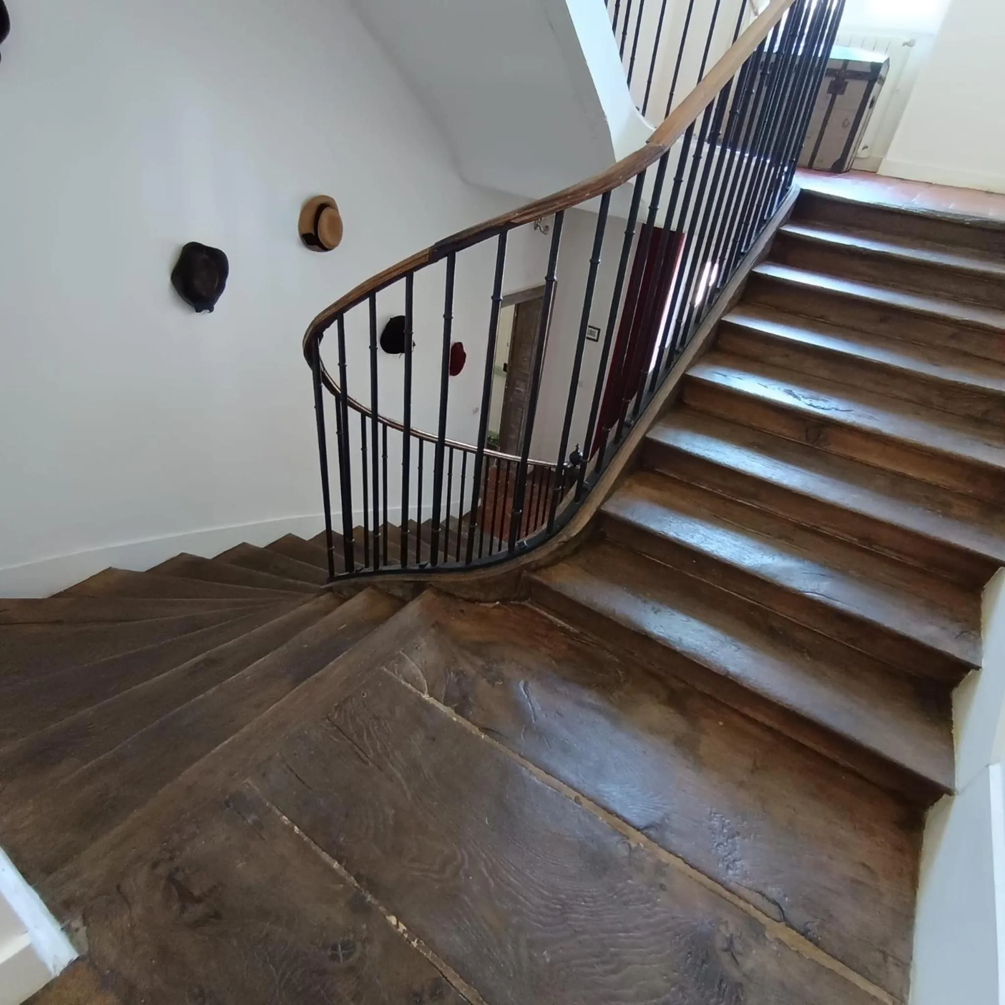 Property building in Château Latour