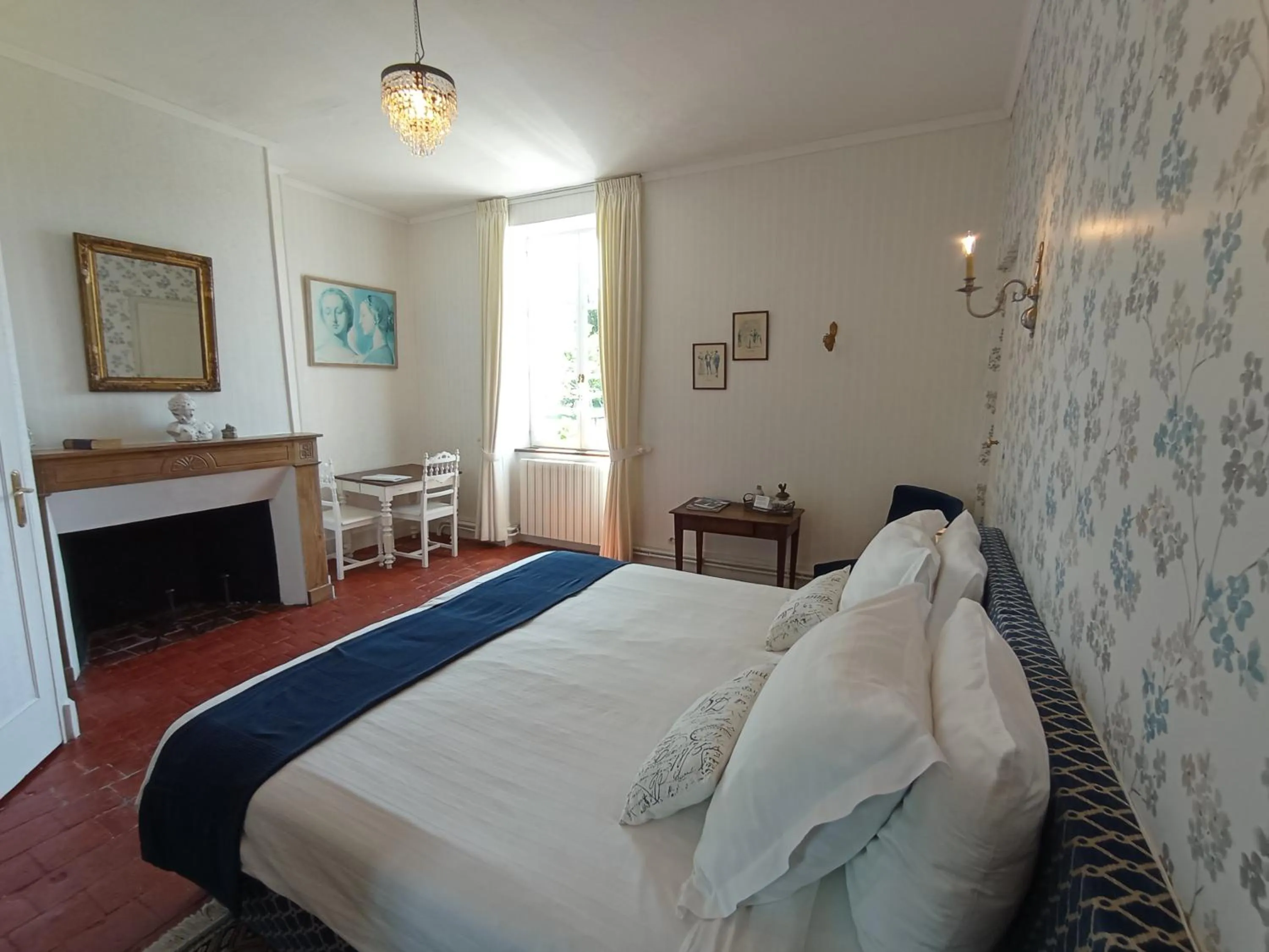 Bedroom, Bed in Château Latour