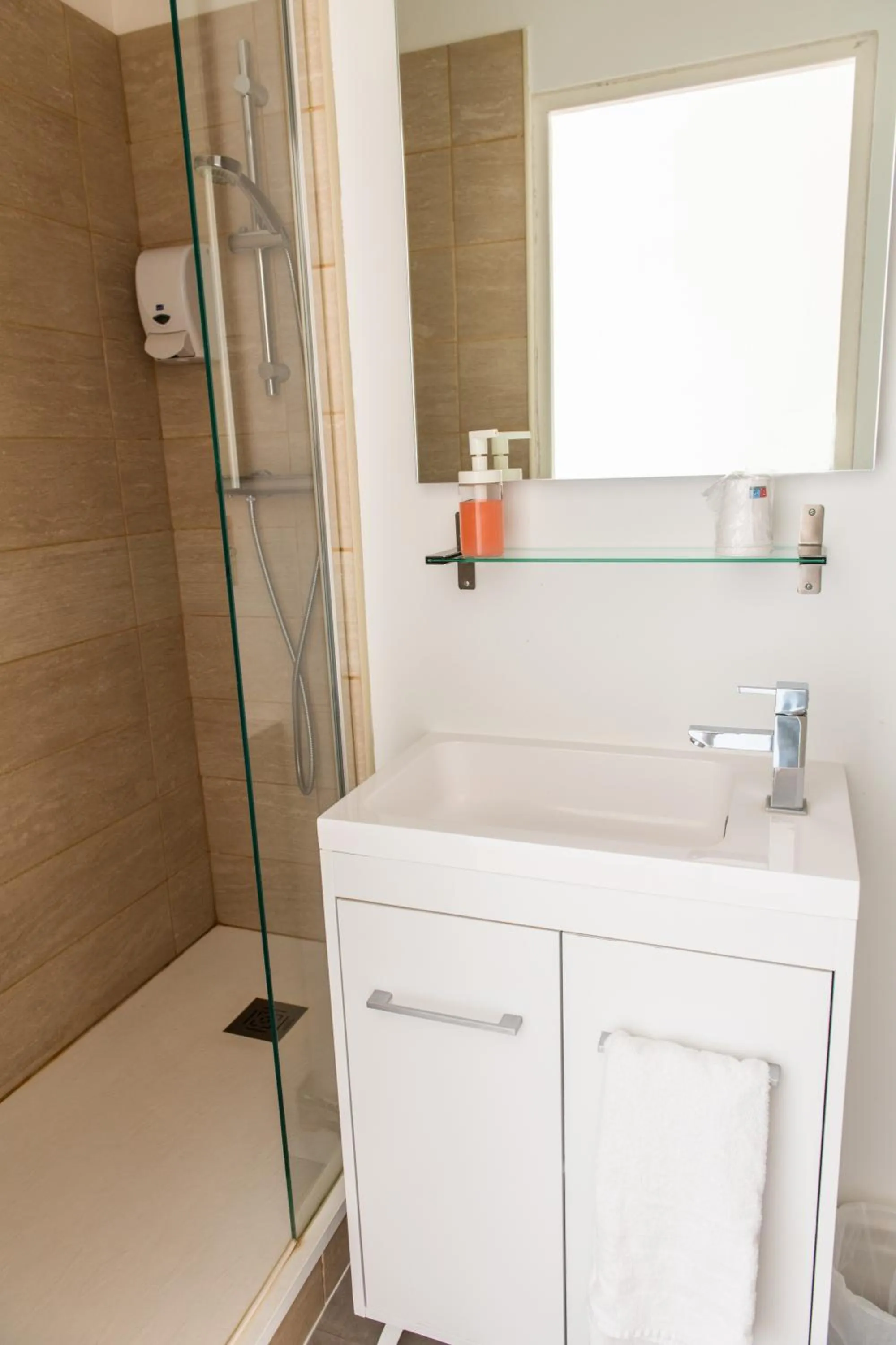 Shower in Le Relais Des Templiers