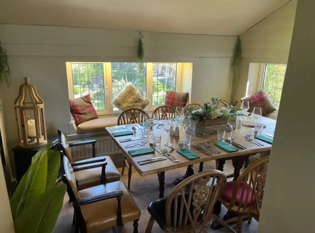 Restaurant/places to eat in The Greyhound Inn and Hotel