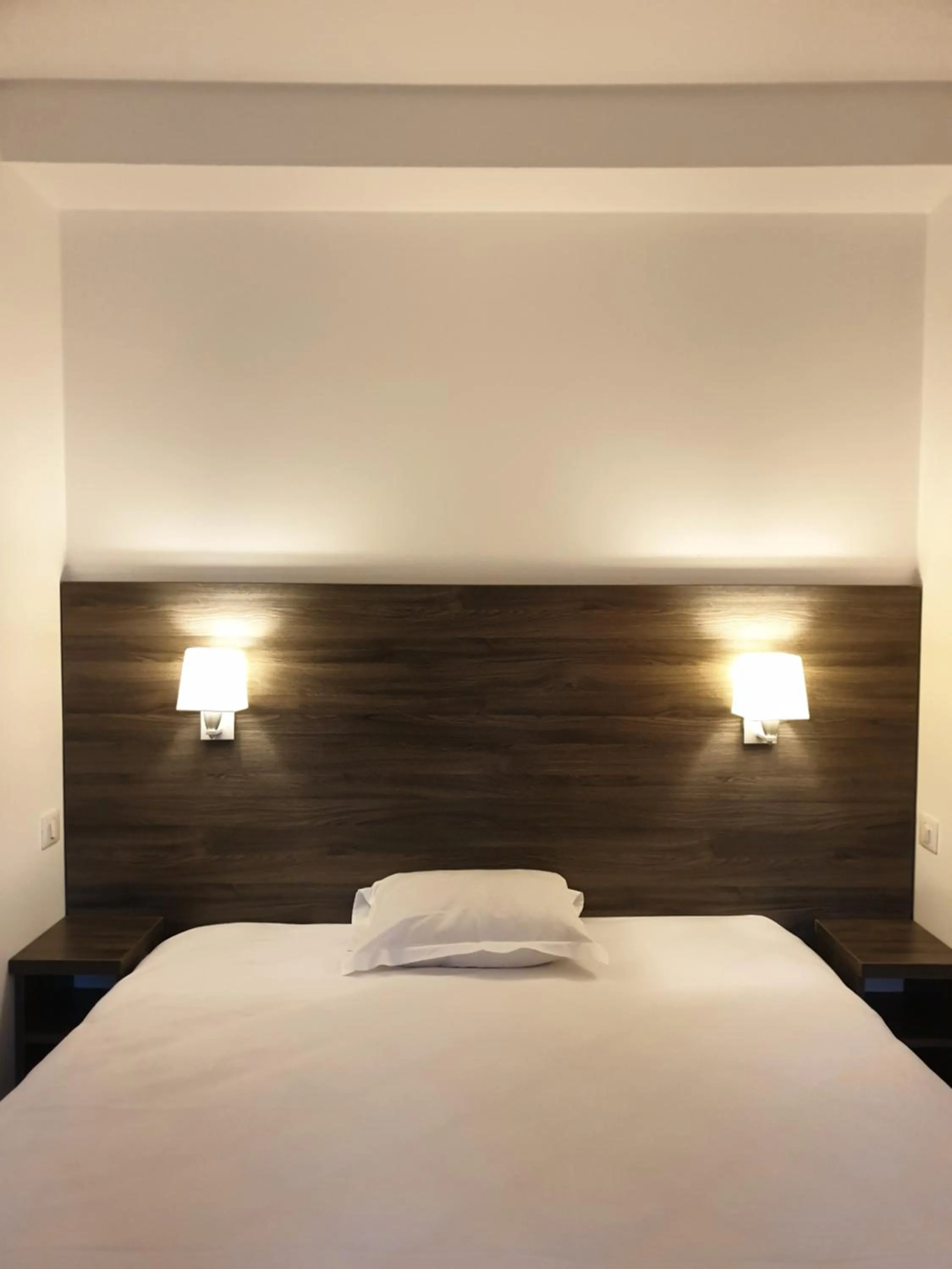 Bed in Logis Hotel des Portes de Meuse