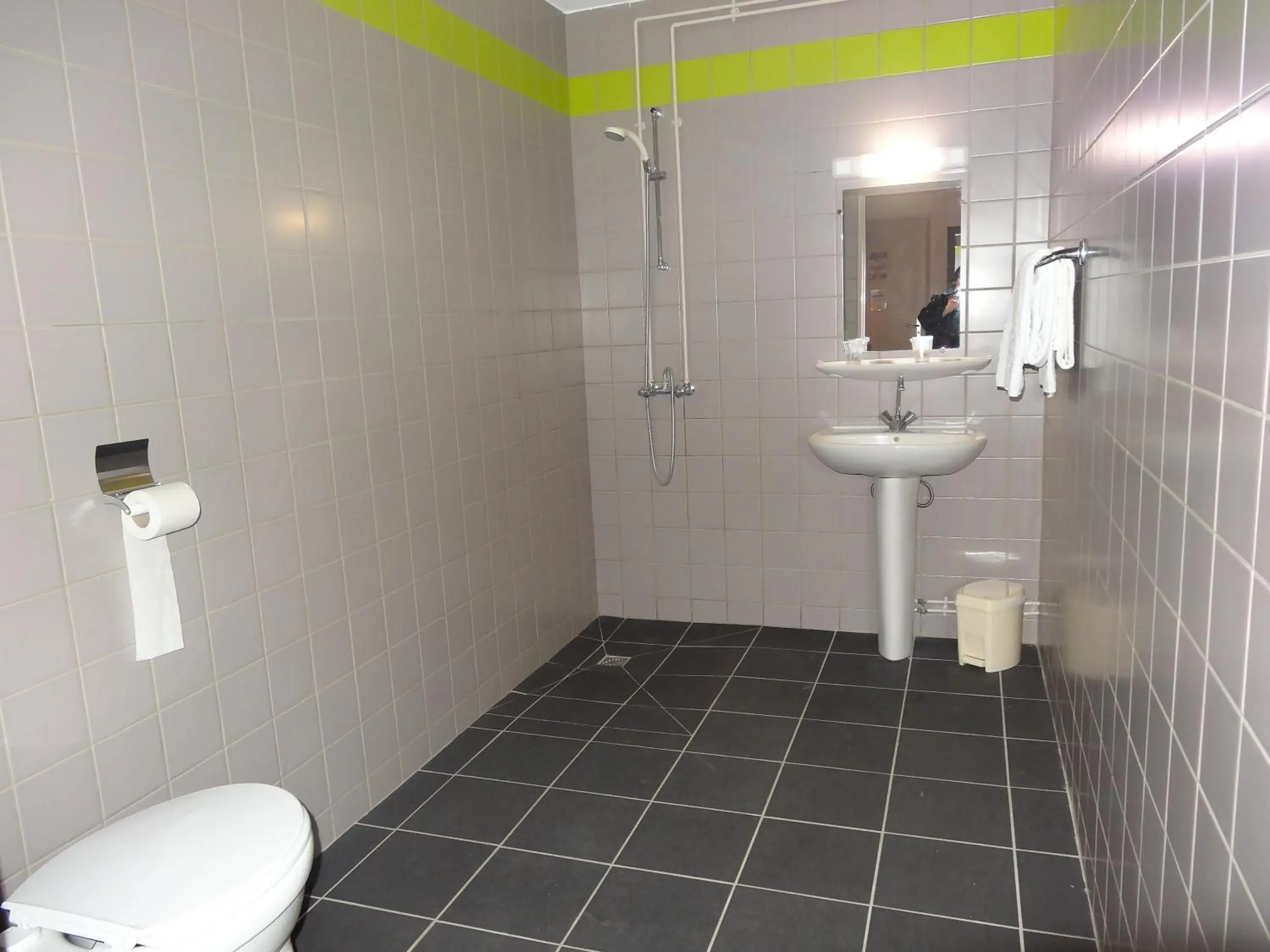 Family Room (2 Adults + 1 Child) - single occupancy in Logis Hotel des Portes de Meuse Family Room (2 Adults + 1 Child) - single occupancy in Logis Hotel des Portes de Meuse