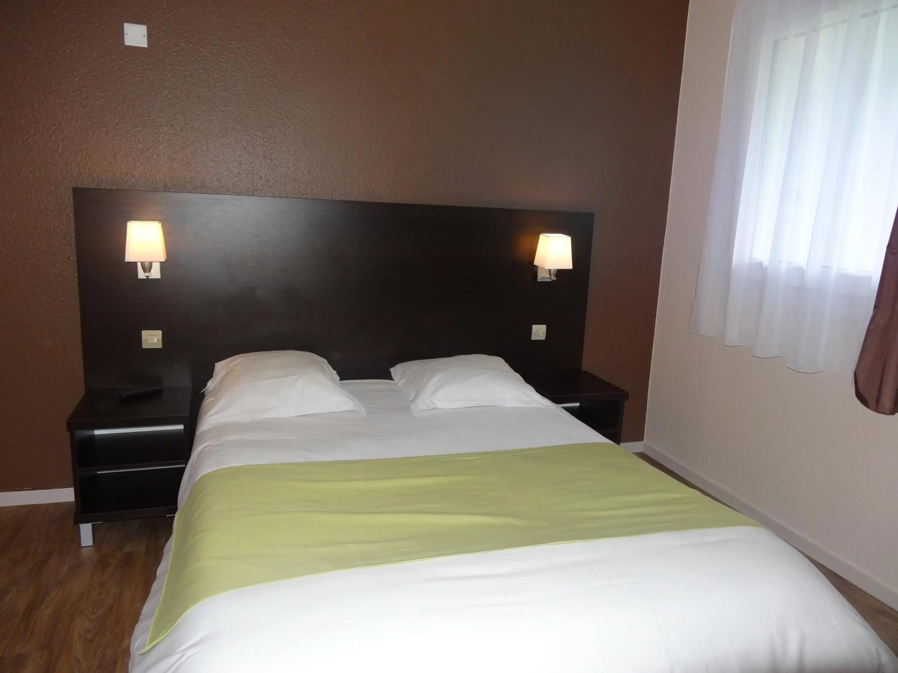 Bed in Logis Hotel des Portes de Meuse