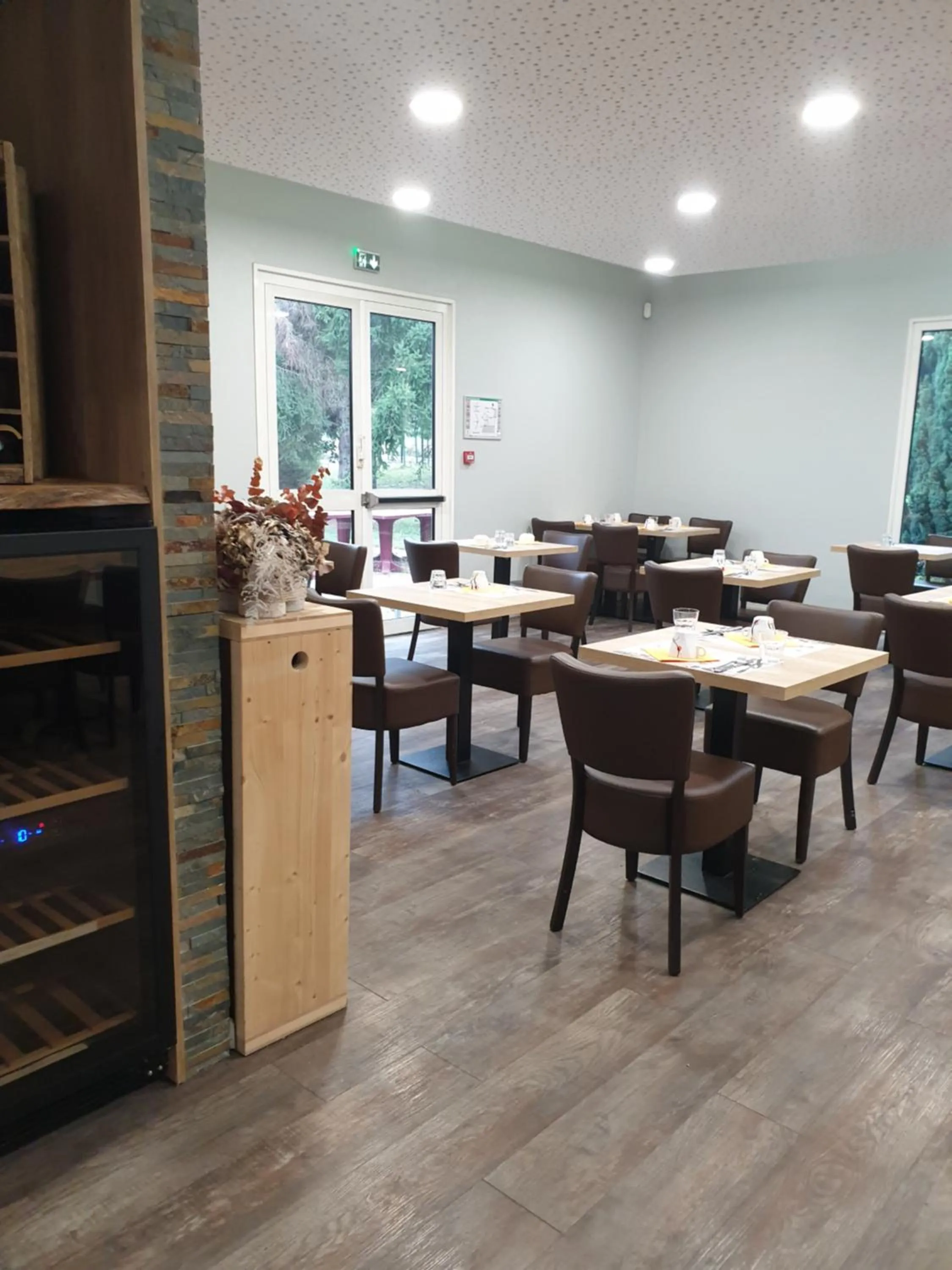 Breakfast in Logis Hotel des Portes de Meuse