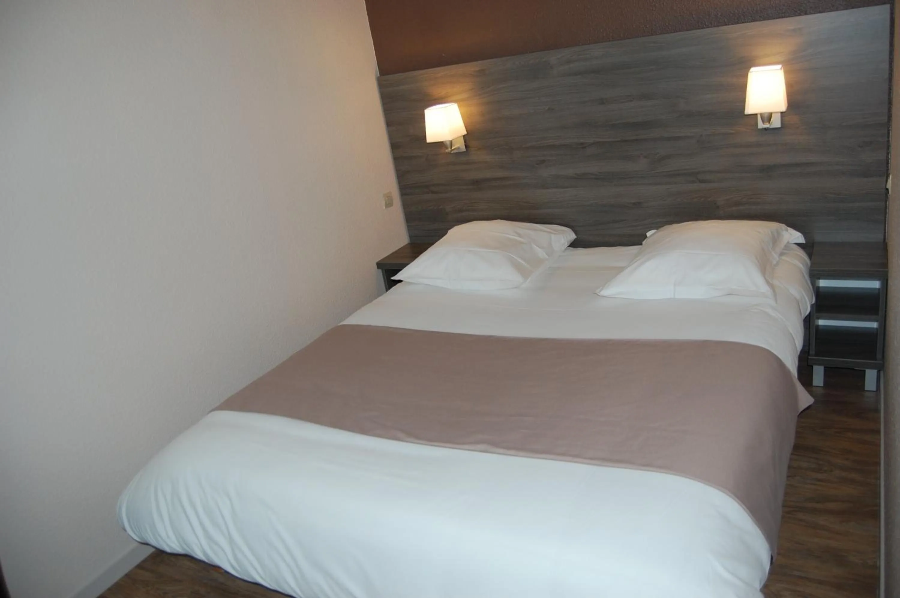 Photo of the whole room, Bed in Logis Hotel des Portes de Meuse