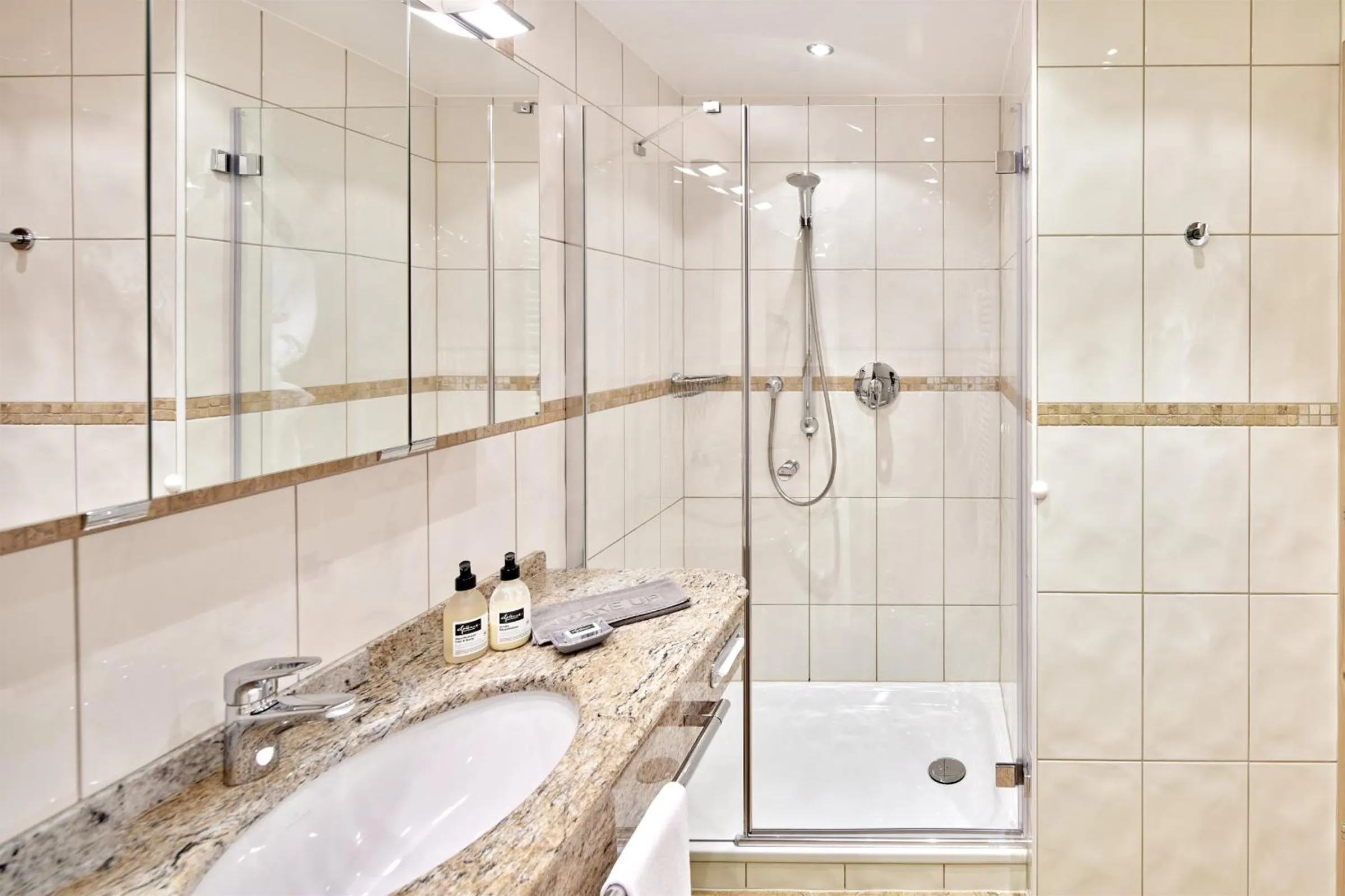 Bathroom in Hotel Alpenhof