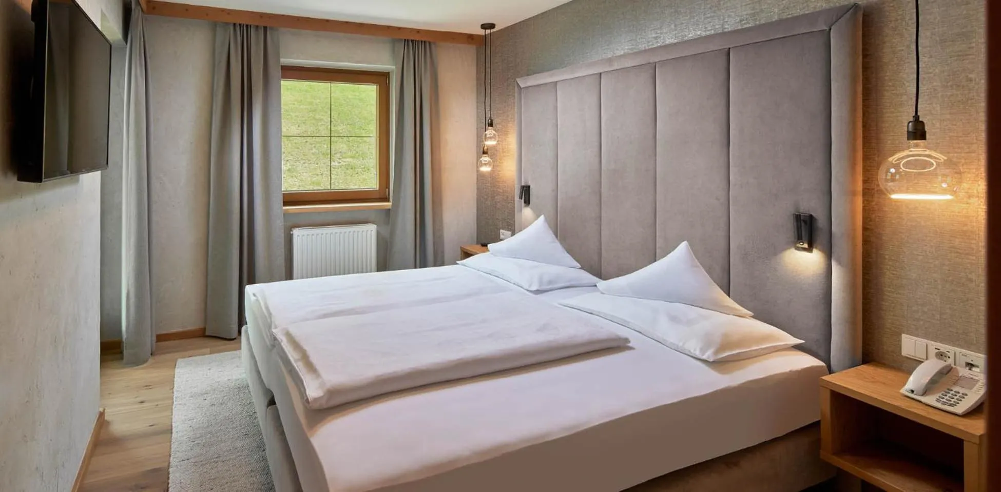 Bedroom, Bed in Hotel Alpenhof