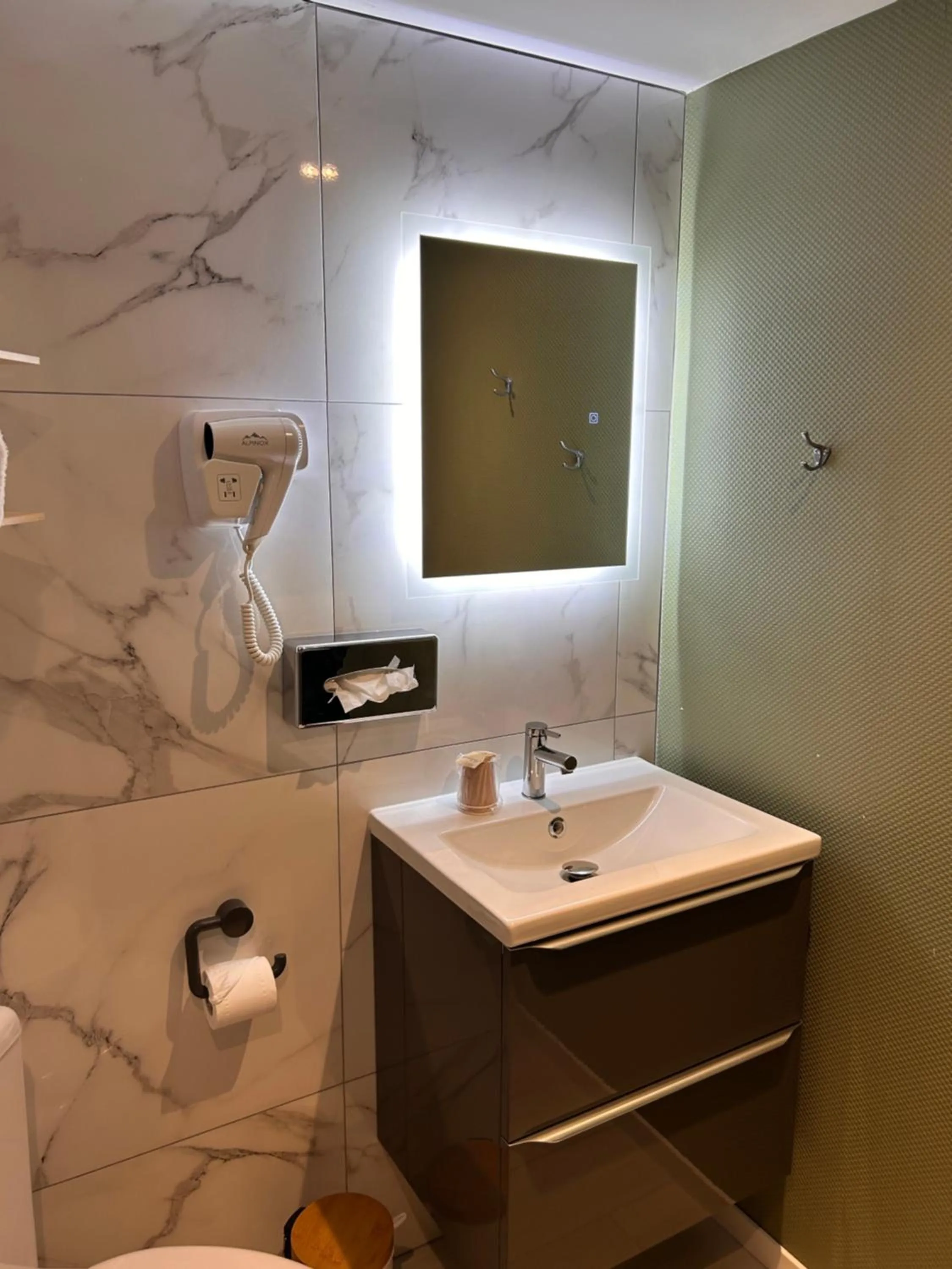 Bathroom in Hotel Best Western La Mare Ô Poissons