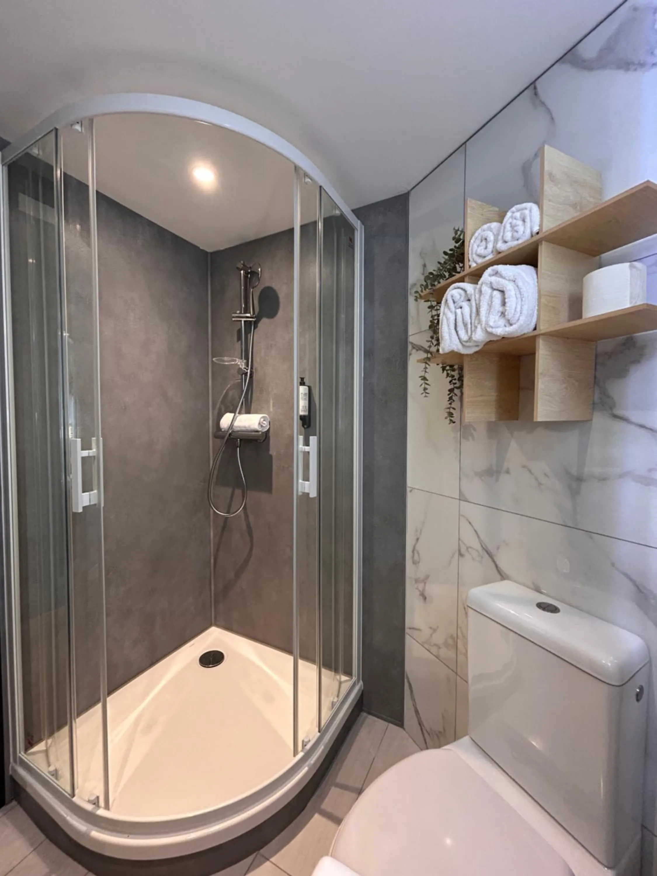 Bathroom in Hotel Best Western La Mare Ô Poissons