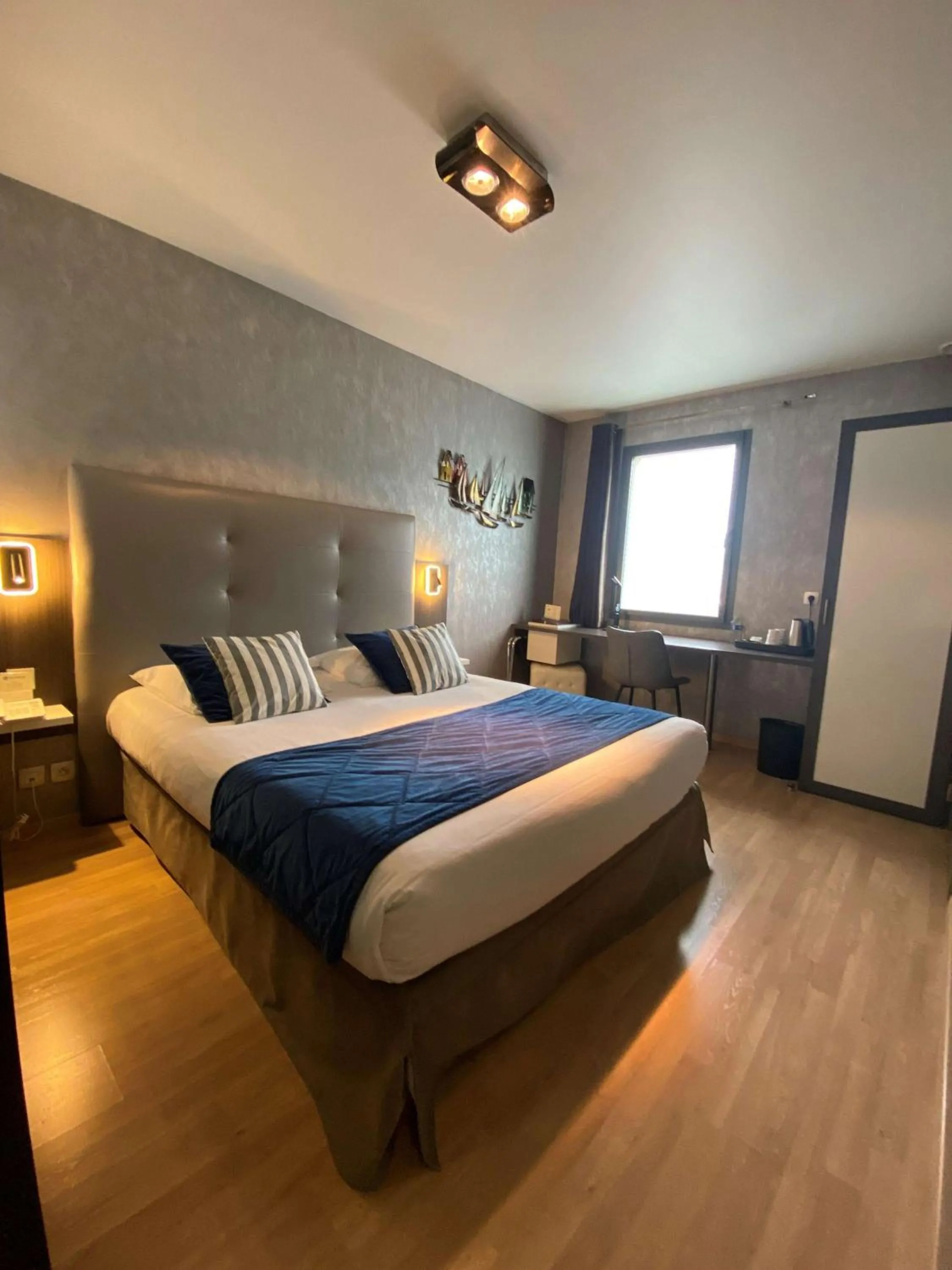 Bedroom, Bed in Hotel Best Western La Mare Ô Poissons