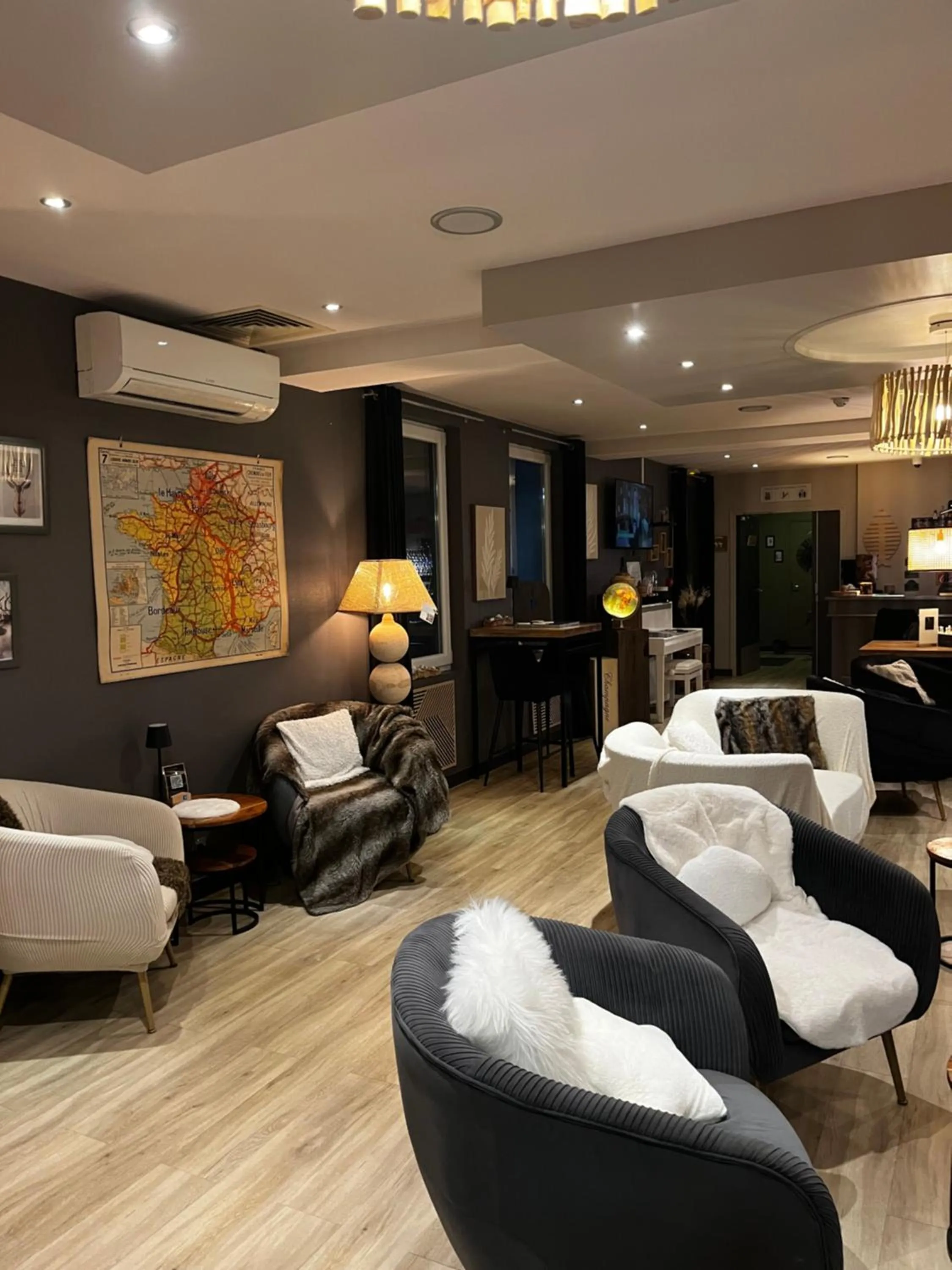 Lobby or reception in Hotel Best Western La Mare Ô Poissons