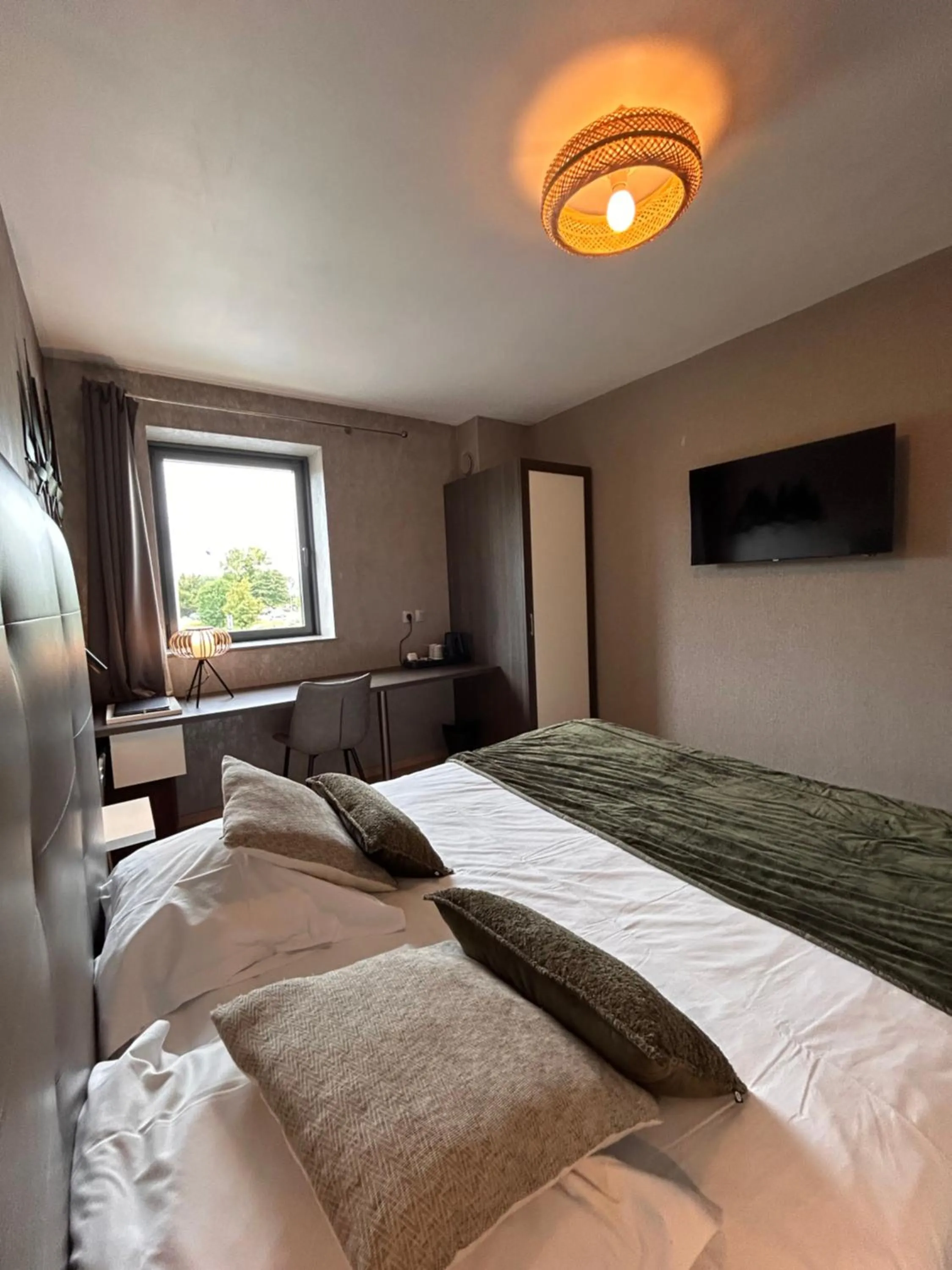 Bedroom, Bed in Hotel Best Western La Mare Ô Poissons