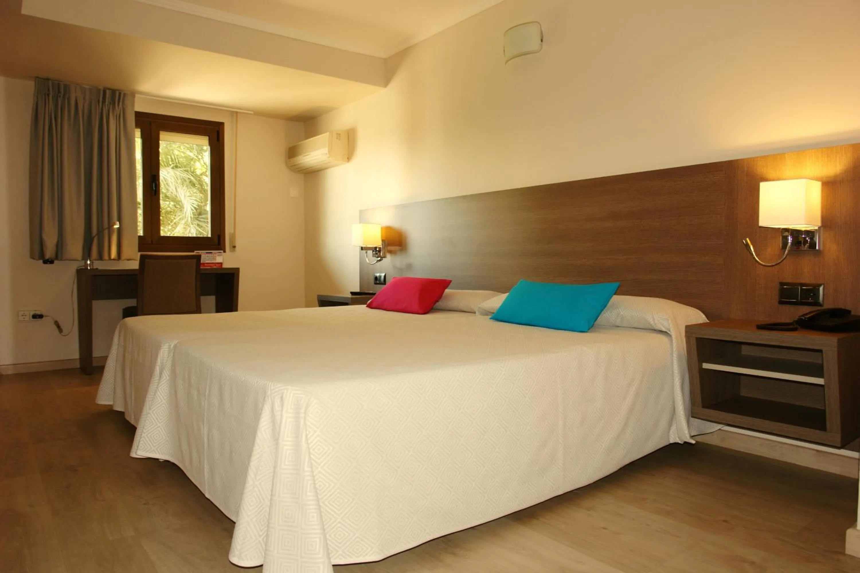 Photo of the whole room, Bed in Hotel Avenida Plaza