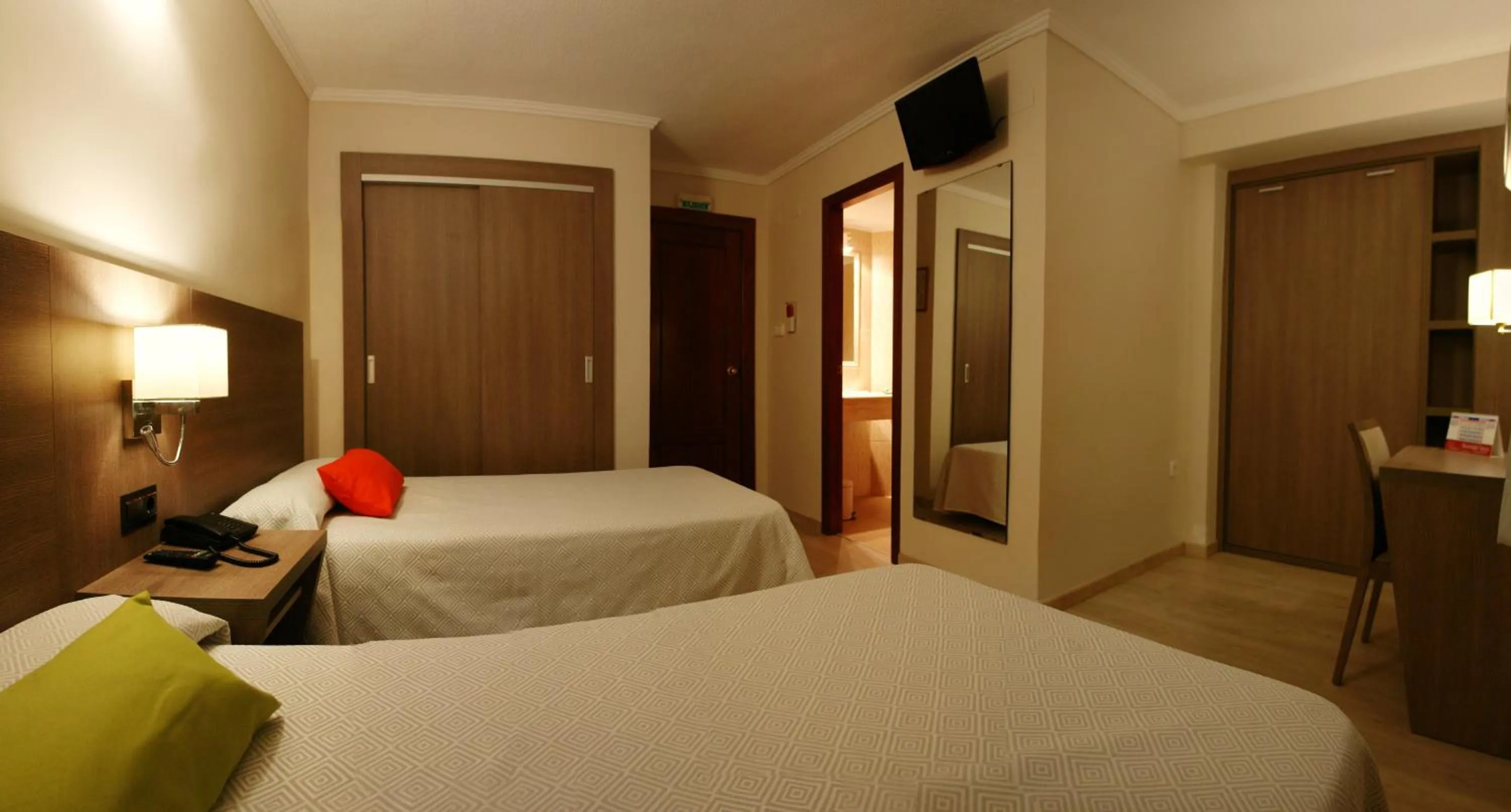 Photo of the whole room, Bed in Hotel Avenida Plaza