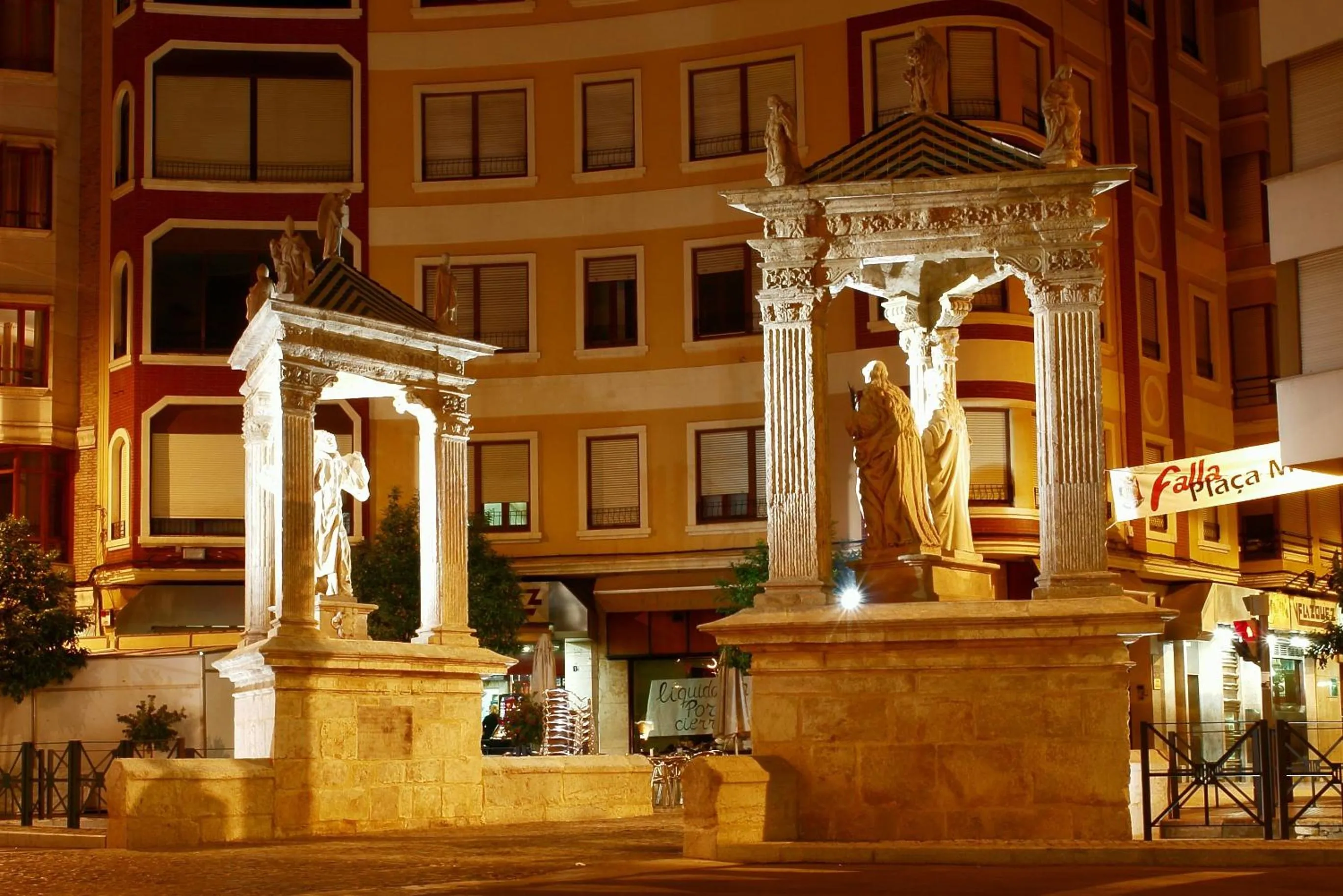 Nearby landmark in Hotel Avenida Plaza