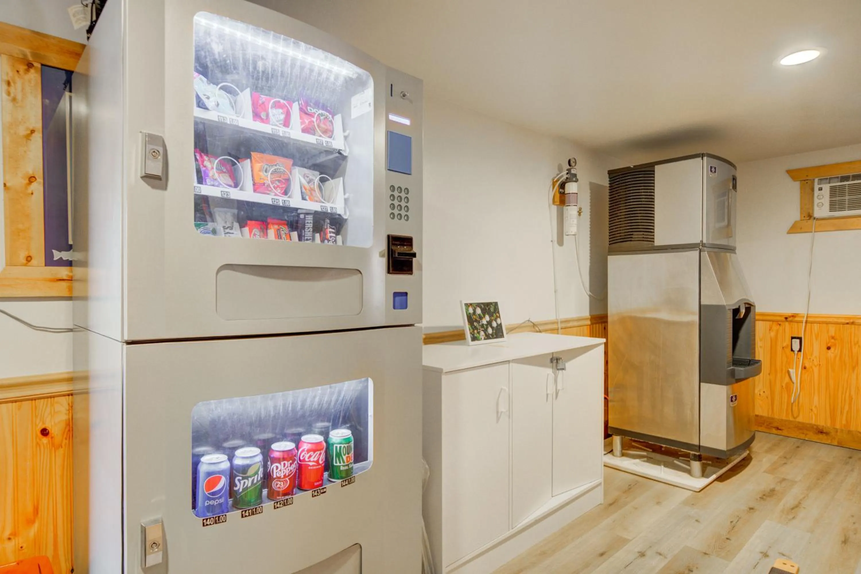 vending machine in Livingston Inn - Historic