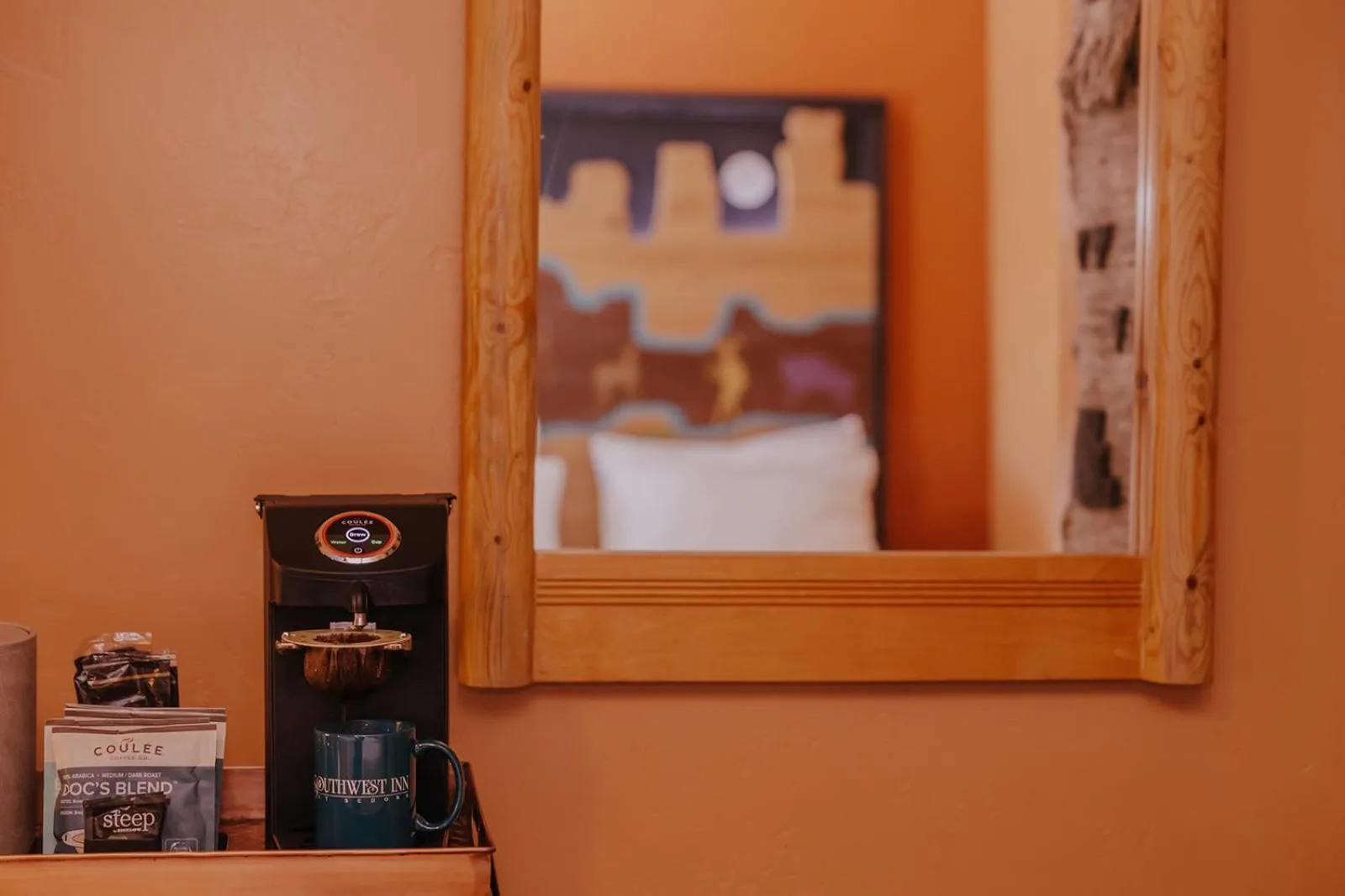 Coffee/tea facilities, Bed in Southwest Inn at Sedona