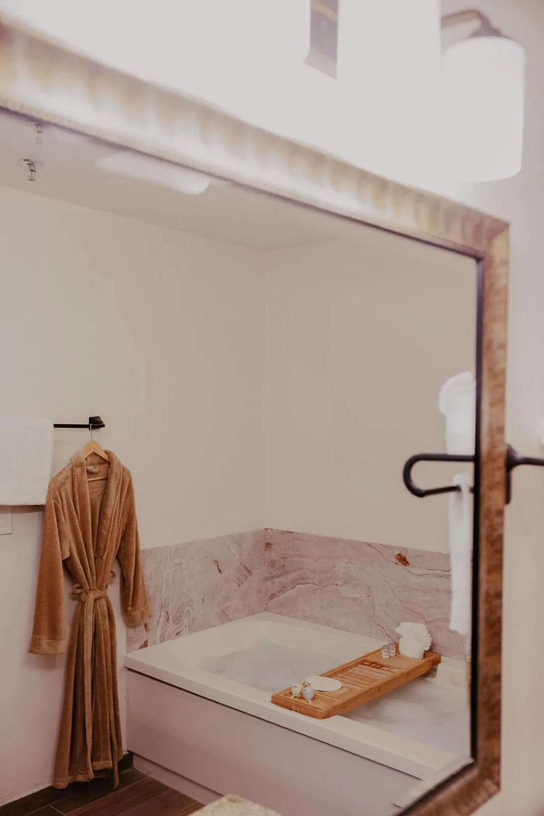 Hot Tub, Bed in Southwest Inn at Sedona