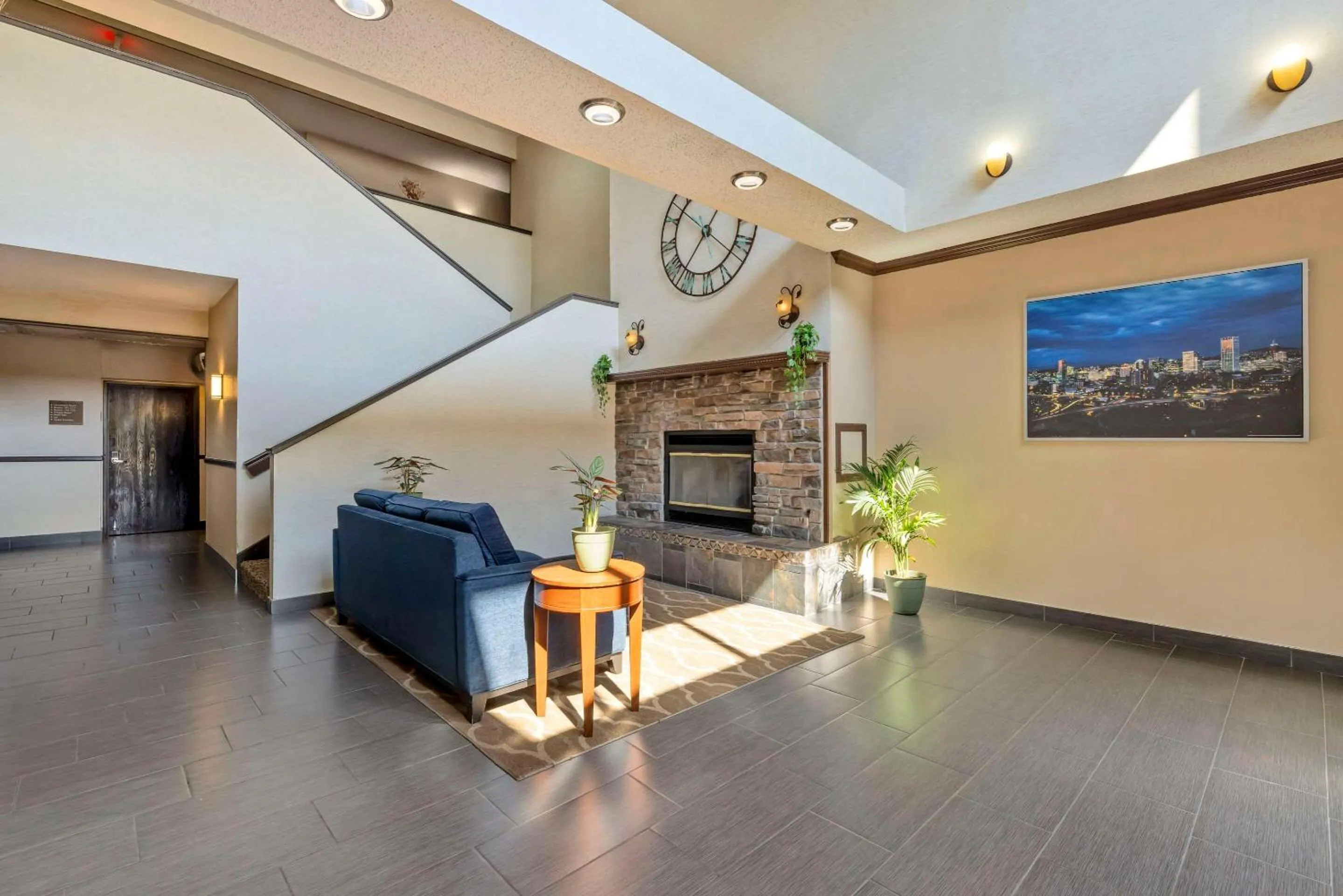 Lobby or reception in Comfort Suites Near Vancouver Mall