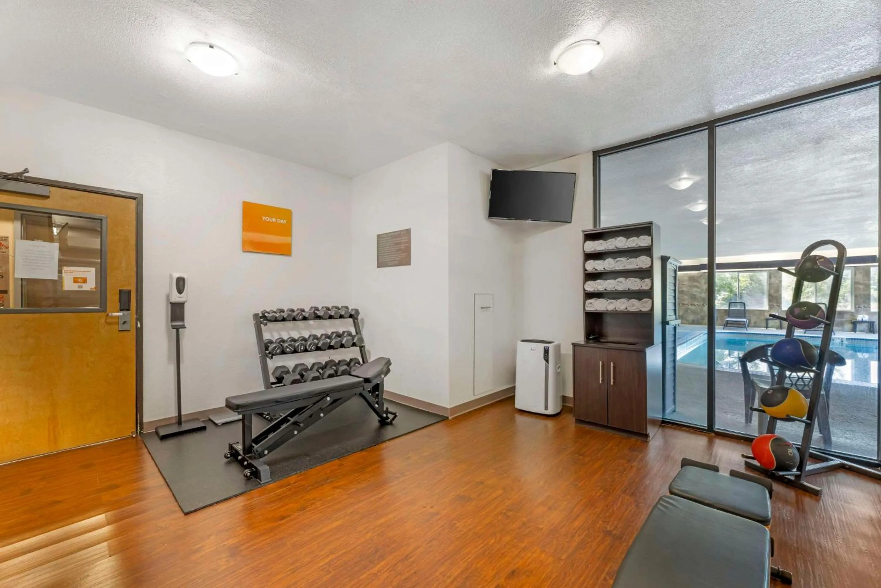 Fitness centre/facilities in Comfort Suites Near Vancouver Mall