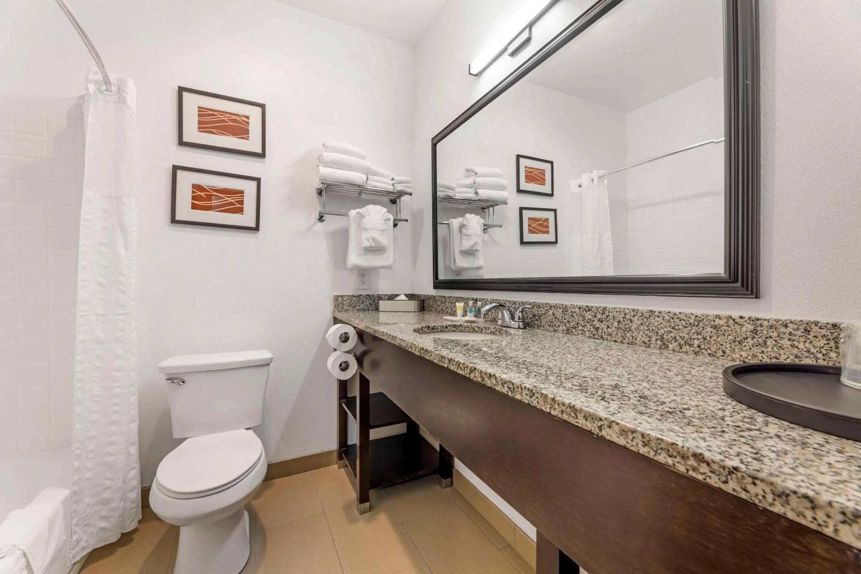 Bedroom in Comfort Suites Near Vancouver Mall