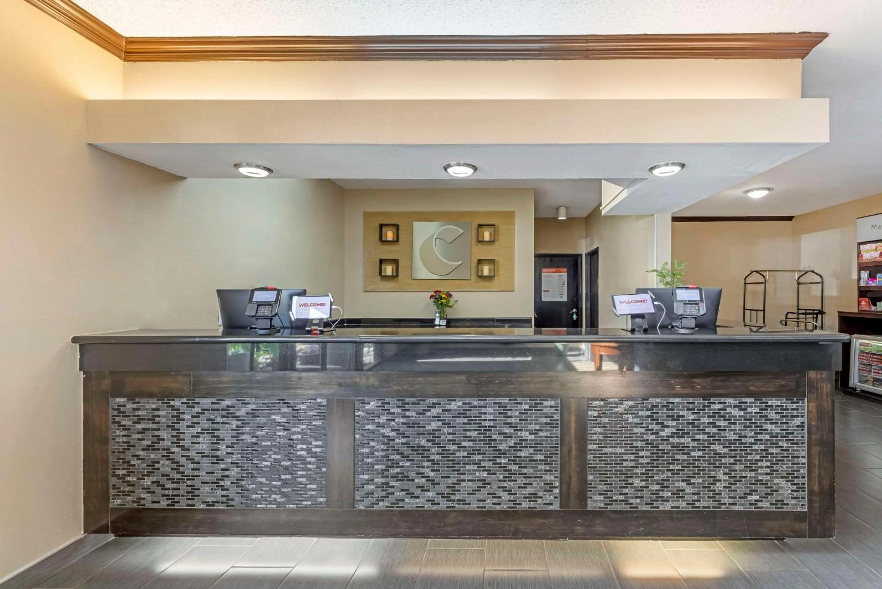 Lobby or reception in Comfort Suites Near Vancouver Mall