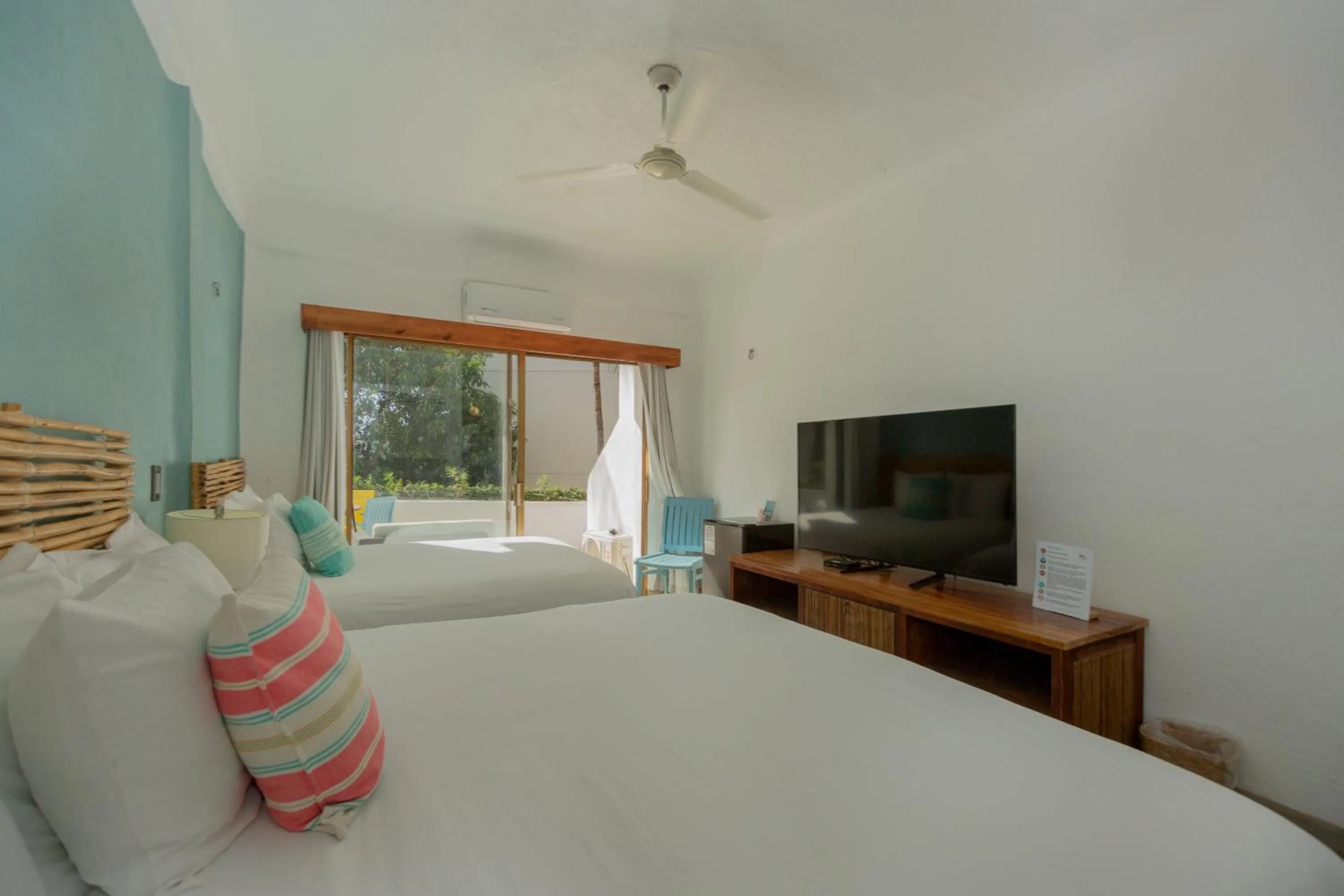 Pool view, Bed in Hotel Amaca Puerto Vallarta - Adults Only