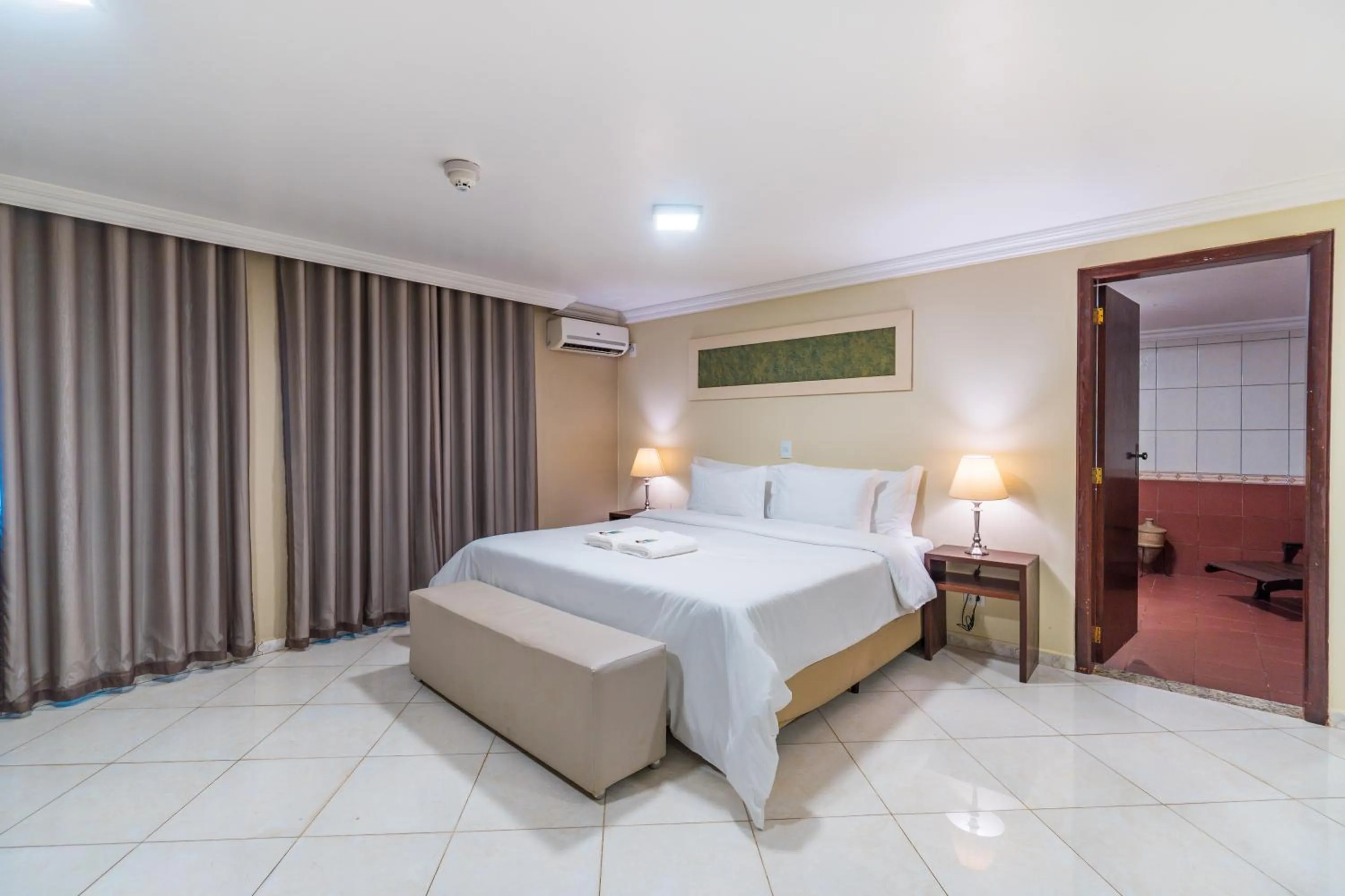 Bathroom, Bed in Suíça Iguaçu Hotel & Resort
