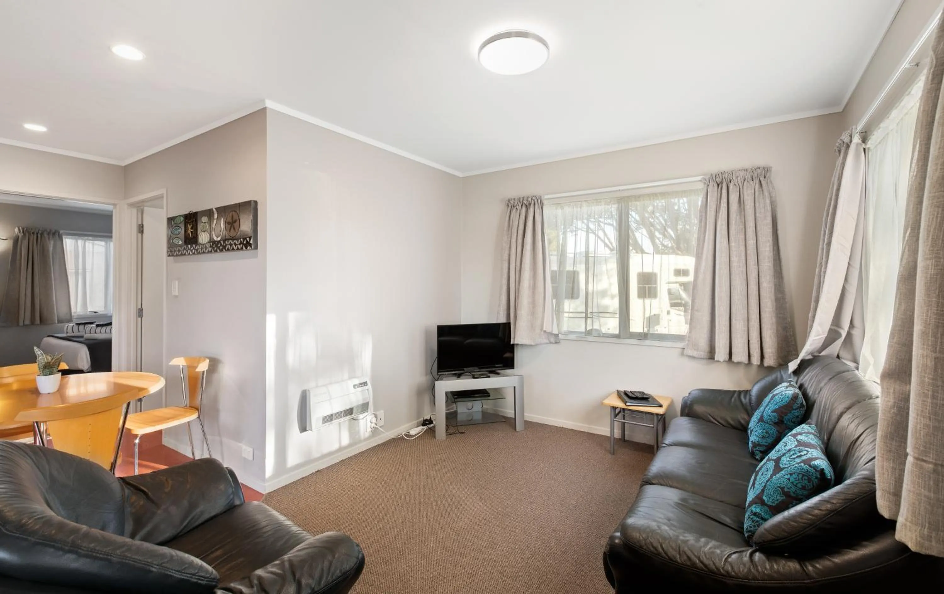 Living room in Athenree Hot Springs & Holiday Park