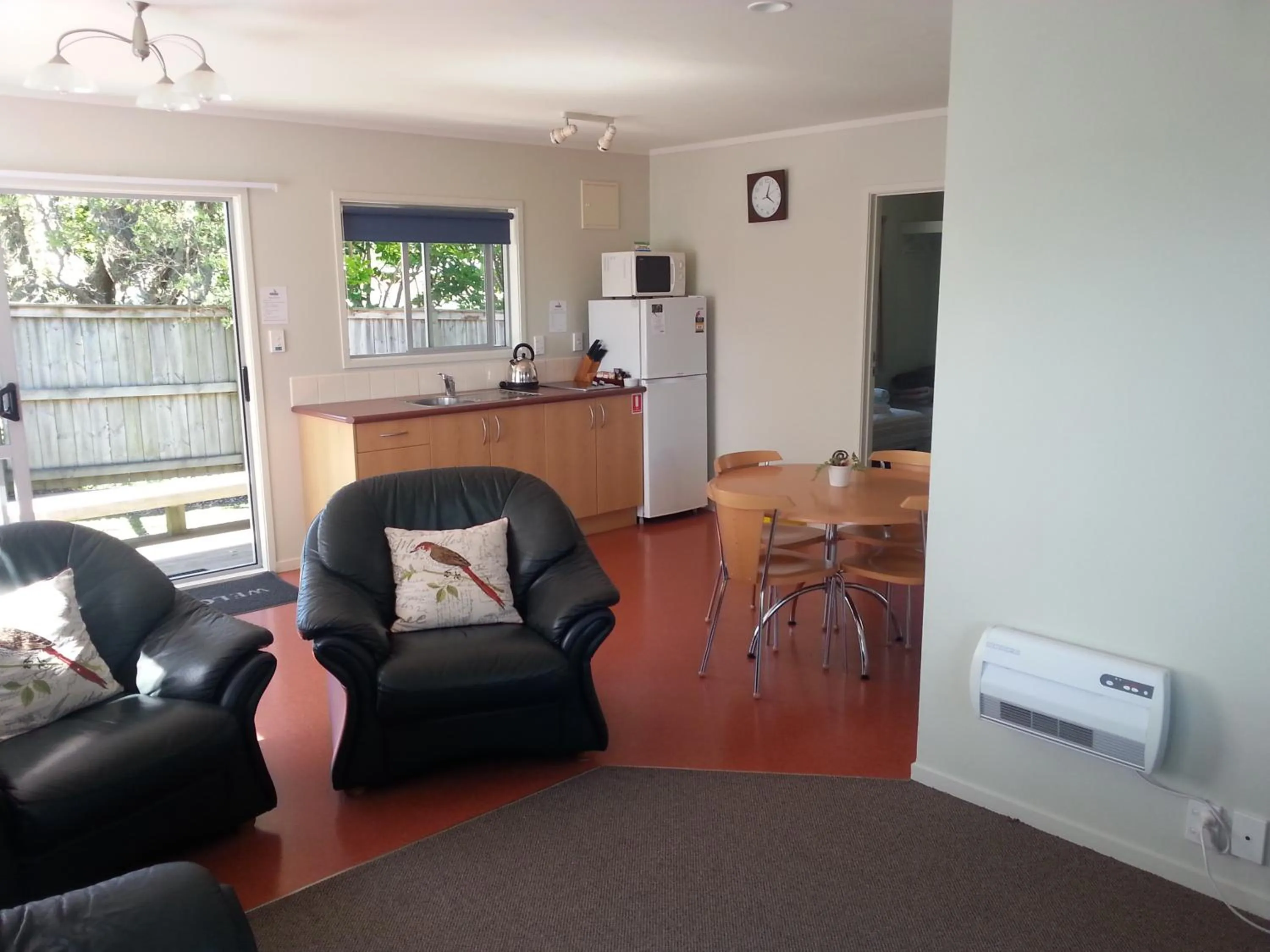 Living room in Athenree Hot Springs & Holiday Park